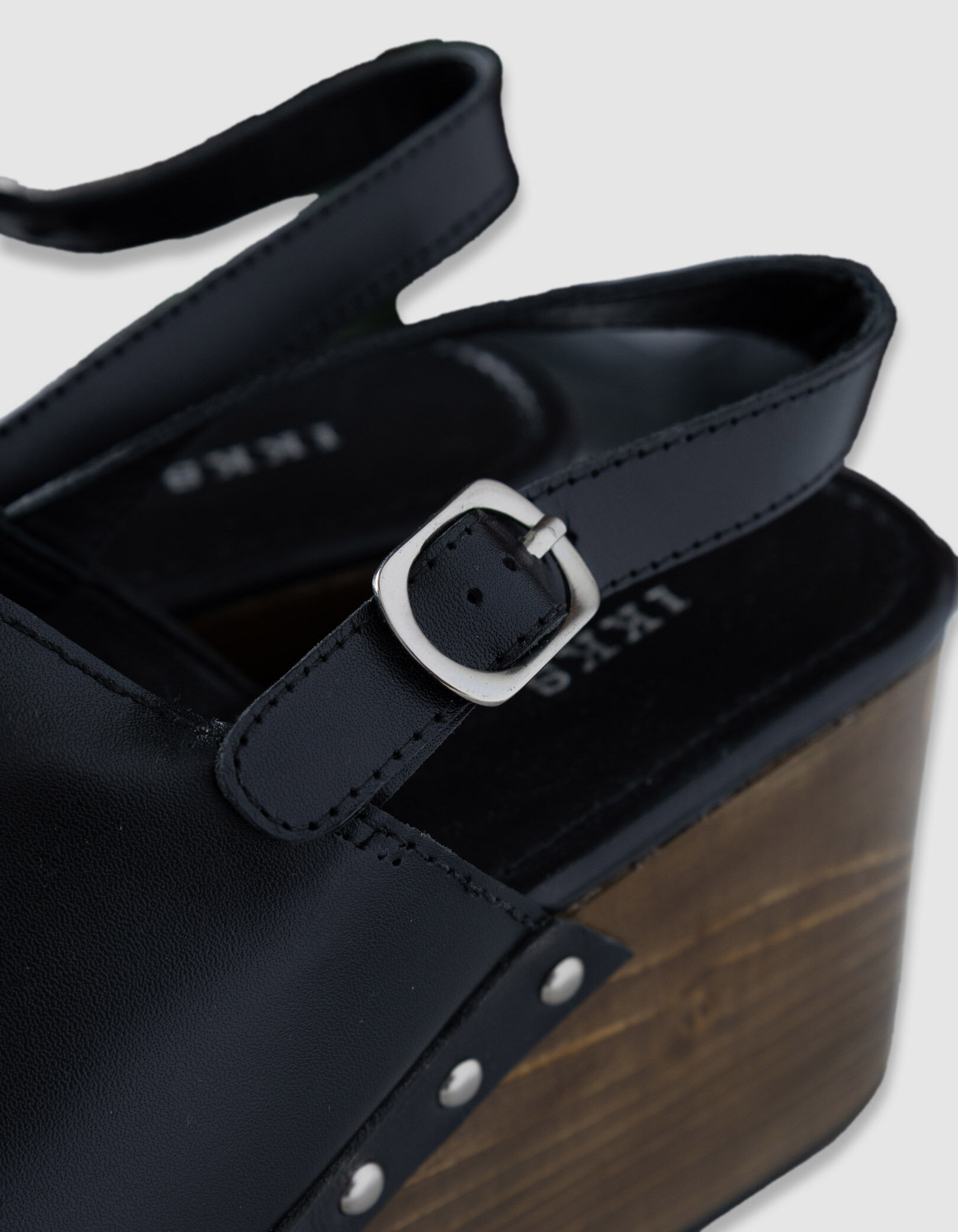 Sandales compensées noir cuir Femme