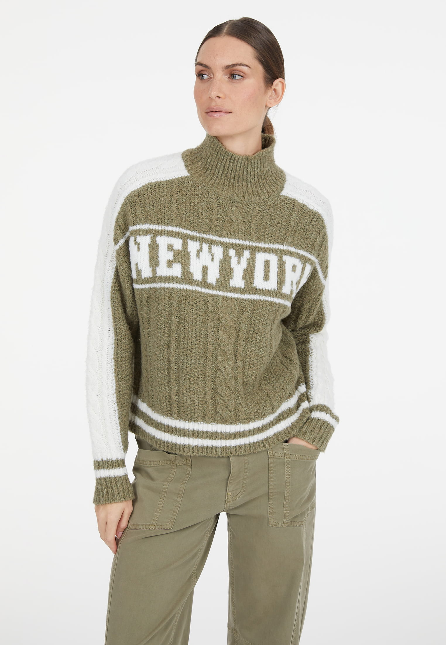 Zopf-Pullover mit Logo-Intarsien