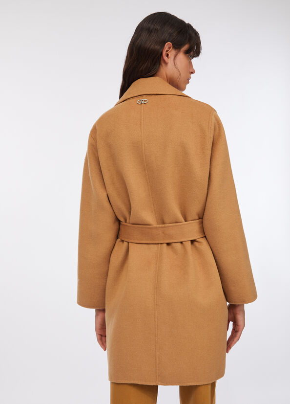 Cappotto in lana con ricami gioiello