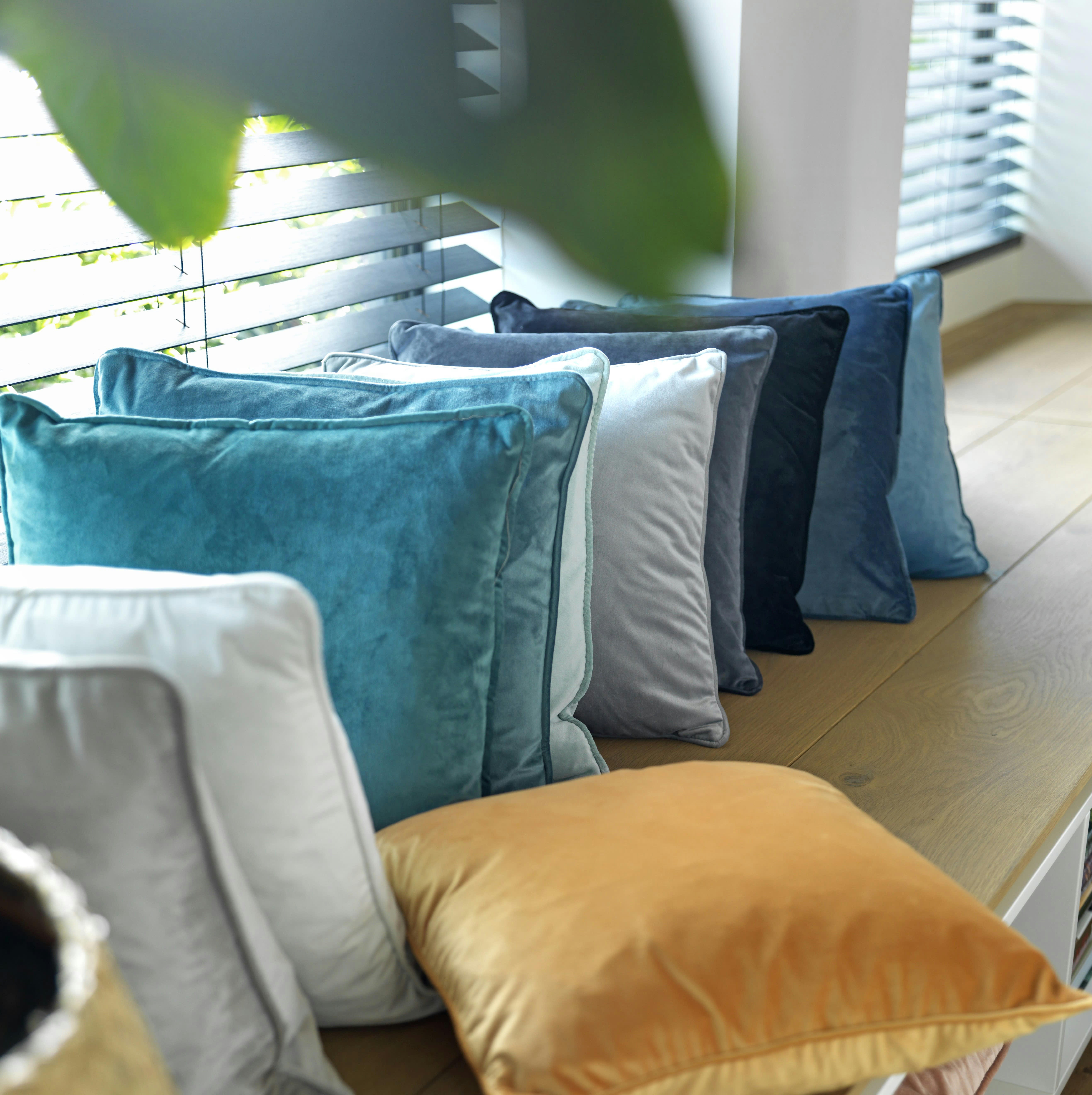 FINN - Housse de coussin beige en velours-45x45 cm uni