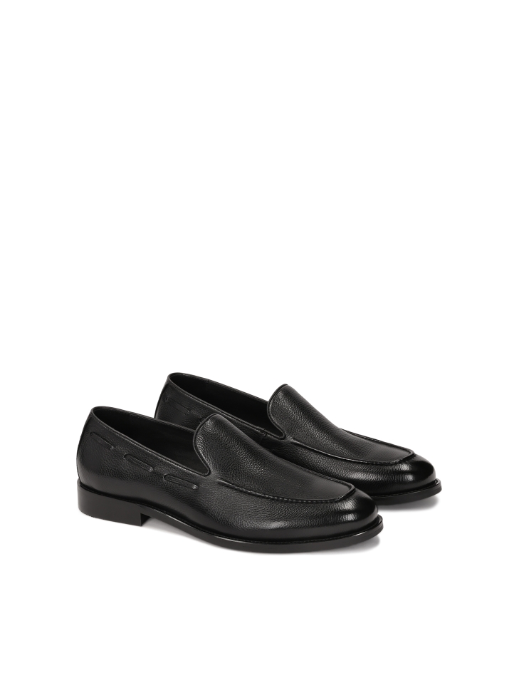 Black loafers in natural leather