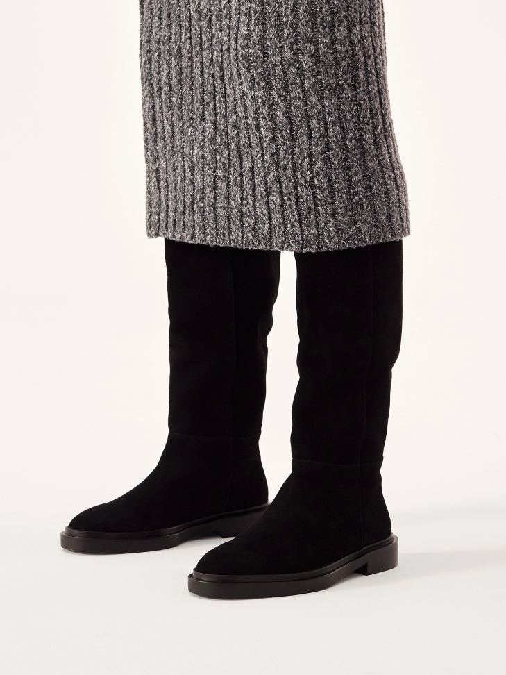 Suede black boots with slip-on upper