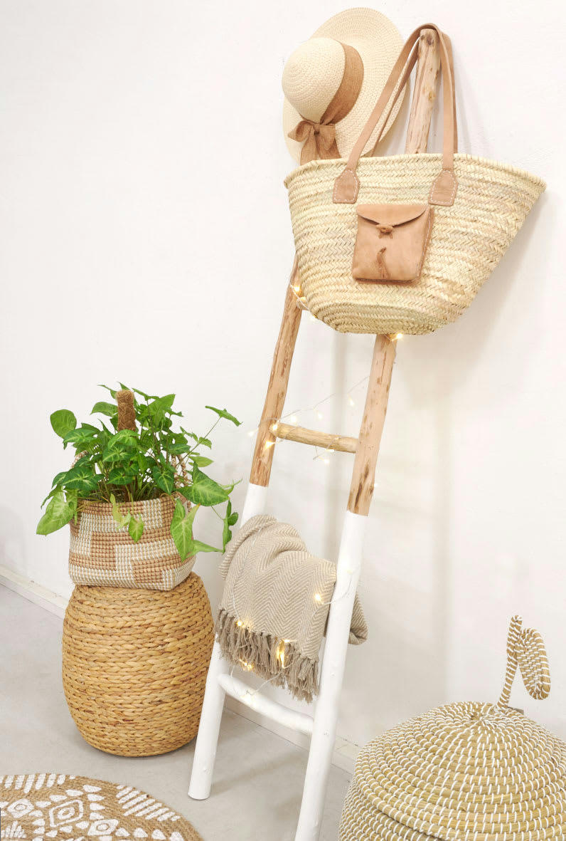 - Echelle en bois naturel et blanc