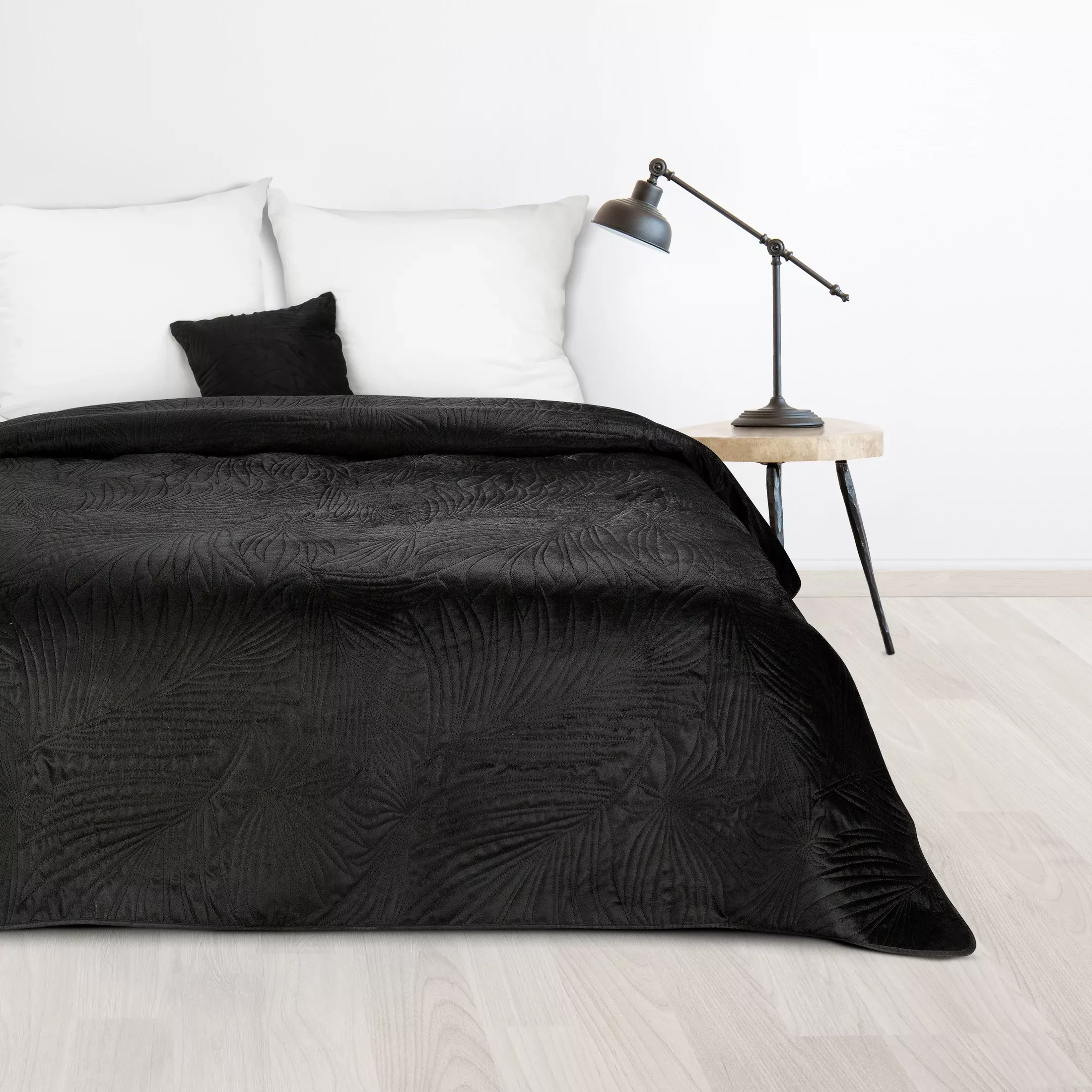 Narzuta welwetowa czarna 170x210 cm pikowana metodą hot press we wzór liści palmy LUIZ Design 91