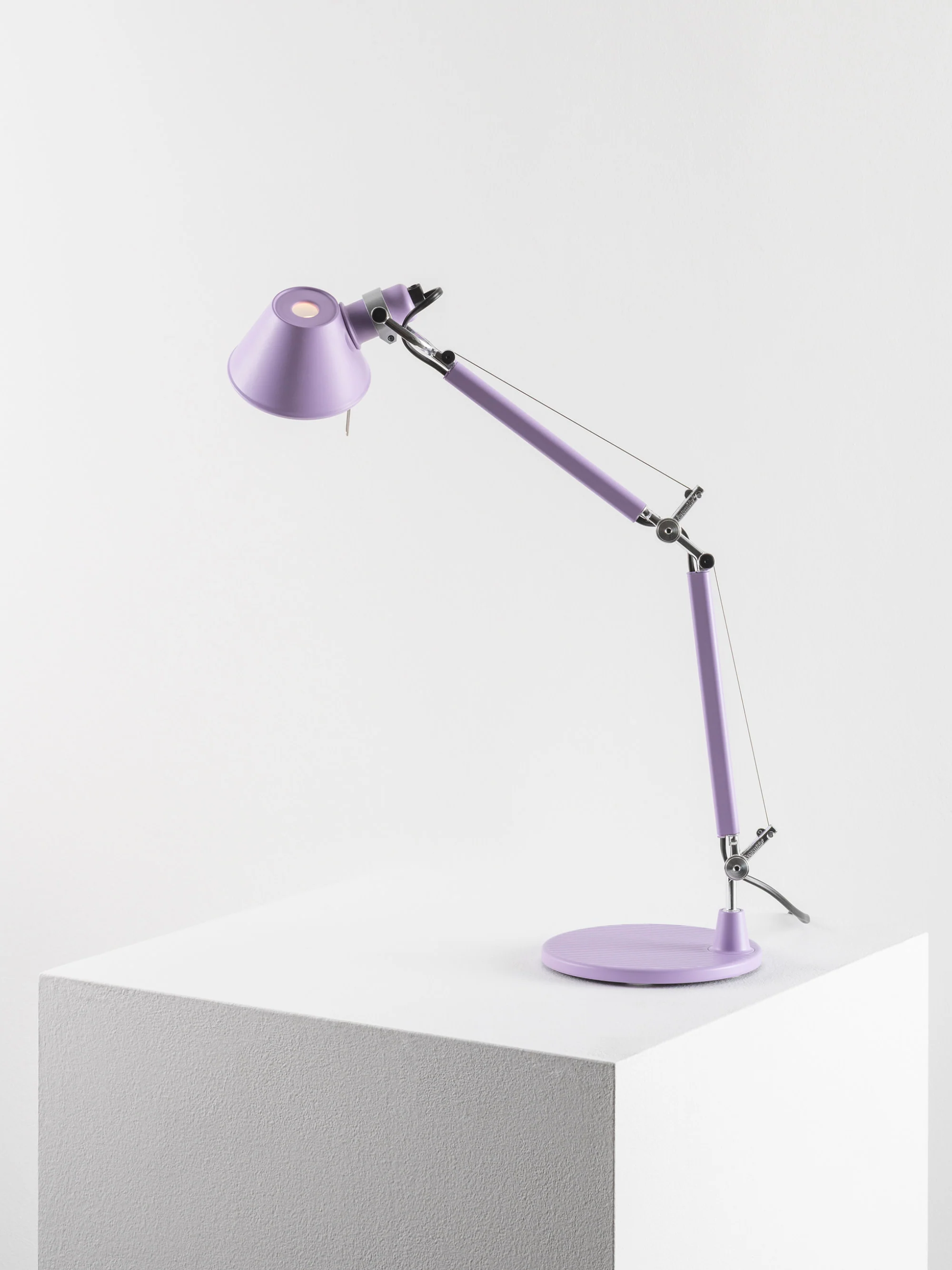 Verstellbare Schreibtischlampe Tolomeo Micro