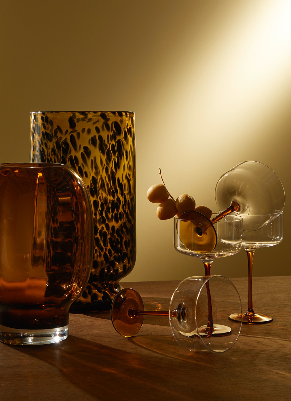 VASE EN VERRE AVEC SOCLE ÉPAIS FAIT MAIN AMBRE