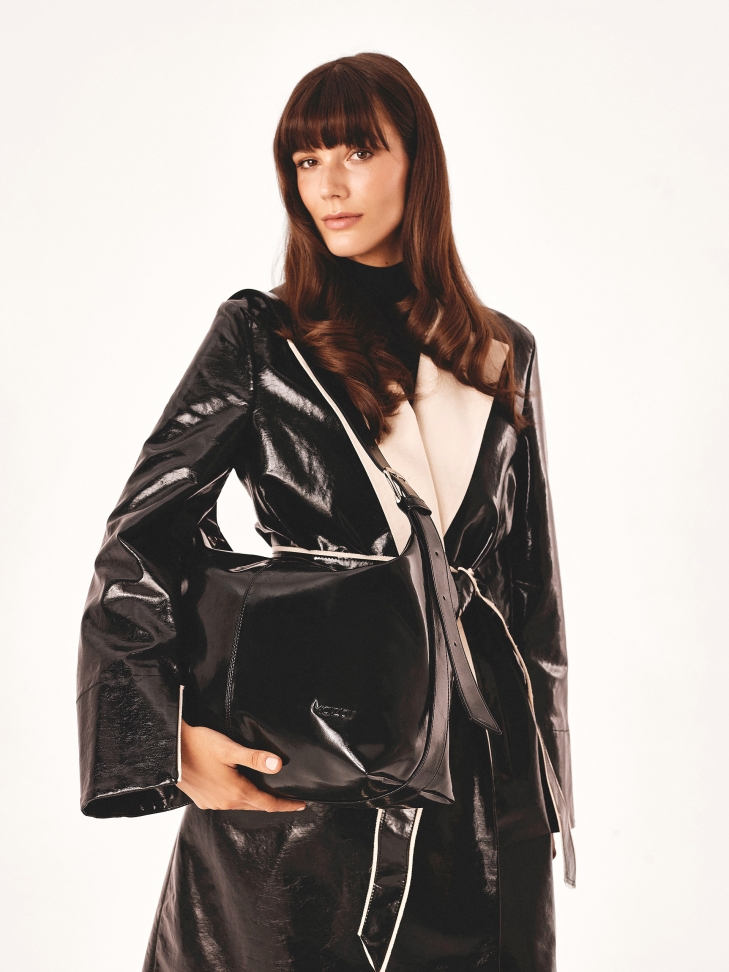 Minimalist handbag with shoulder strap