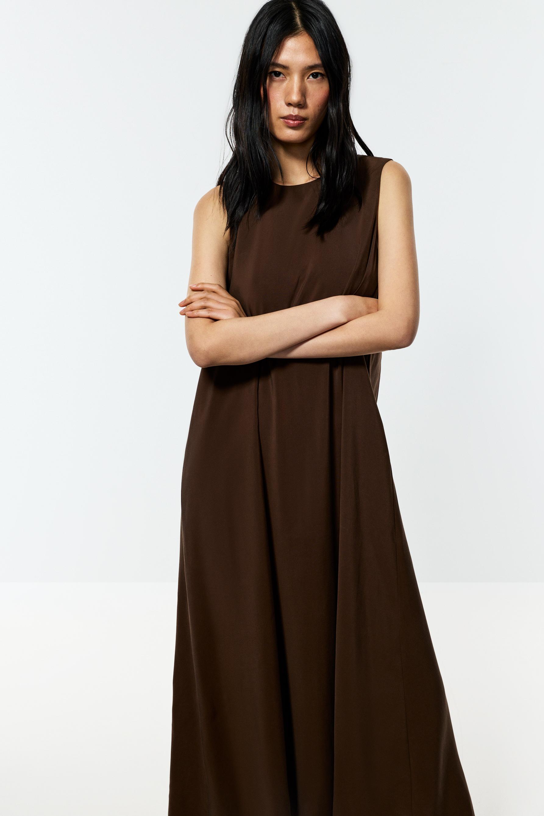 Vestido midi fluido tacto suave.