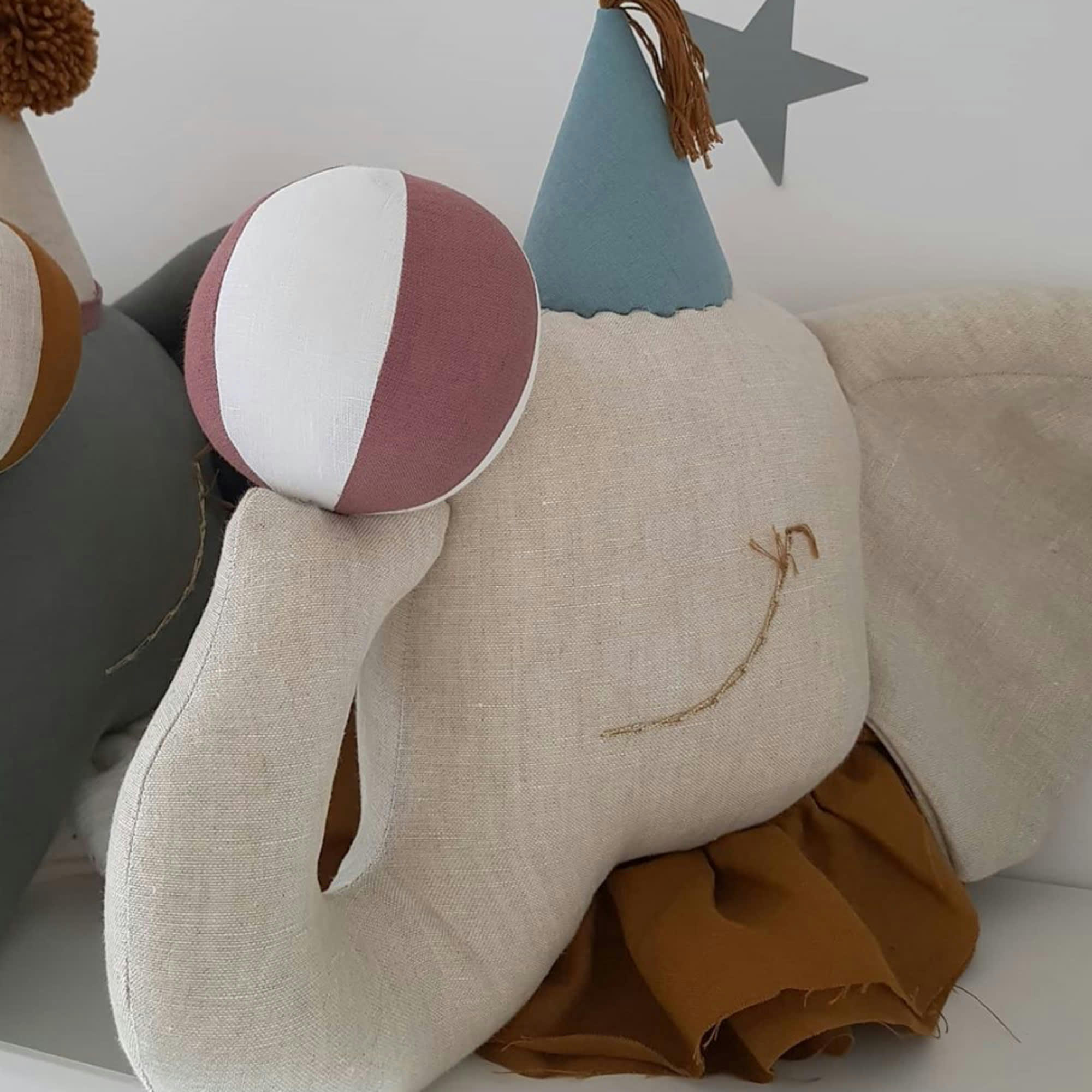CIRCUS - Trophée en peluche Éléphant