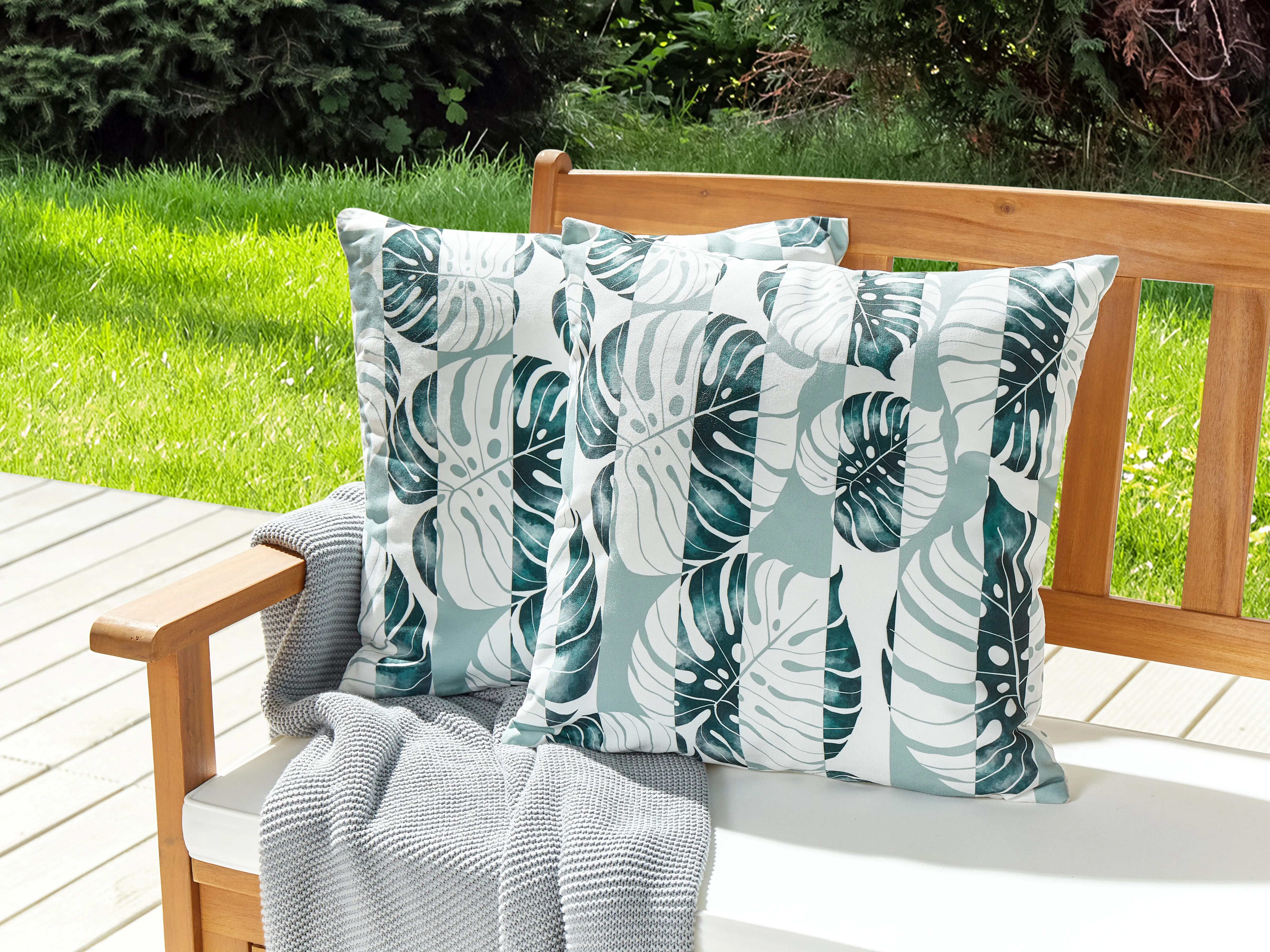 Set of 2 Outdoor Cushions TERMINI Plant Pattern 45 x 45 cm Green