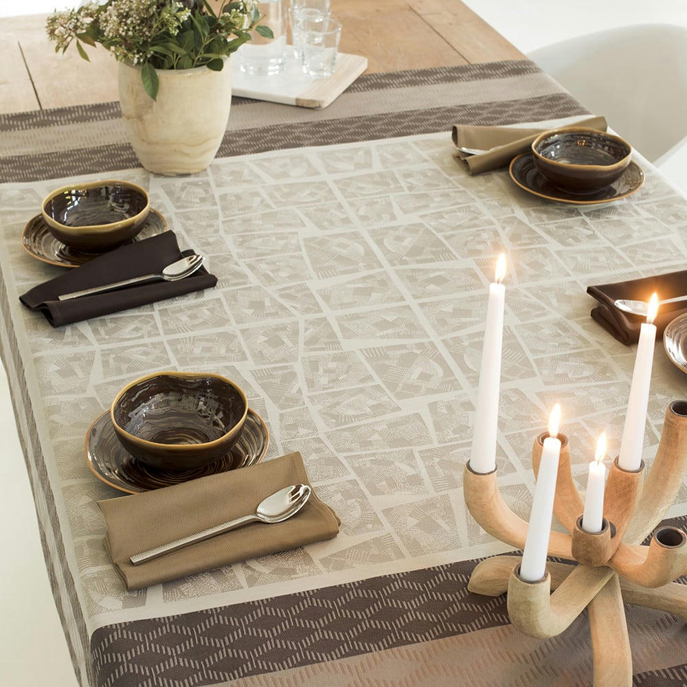 FIELDS EARTH - Nappe carrée antitache déperlant pur coton brun 155x155 cm