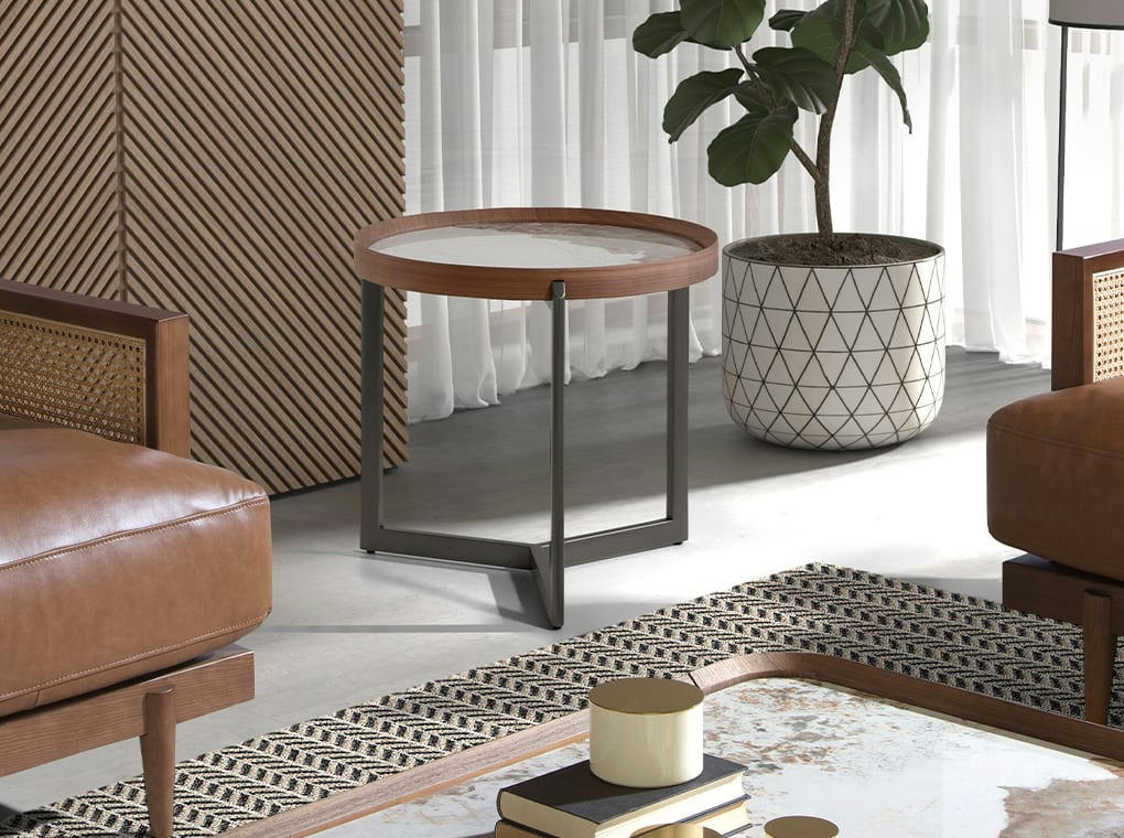 - Table basse ronde en marbre porcelaine, noyer et acier