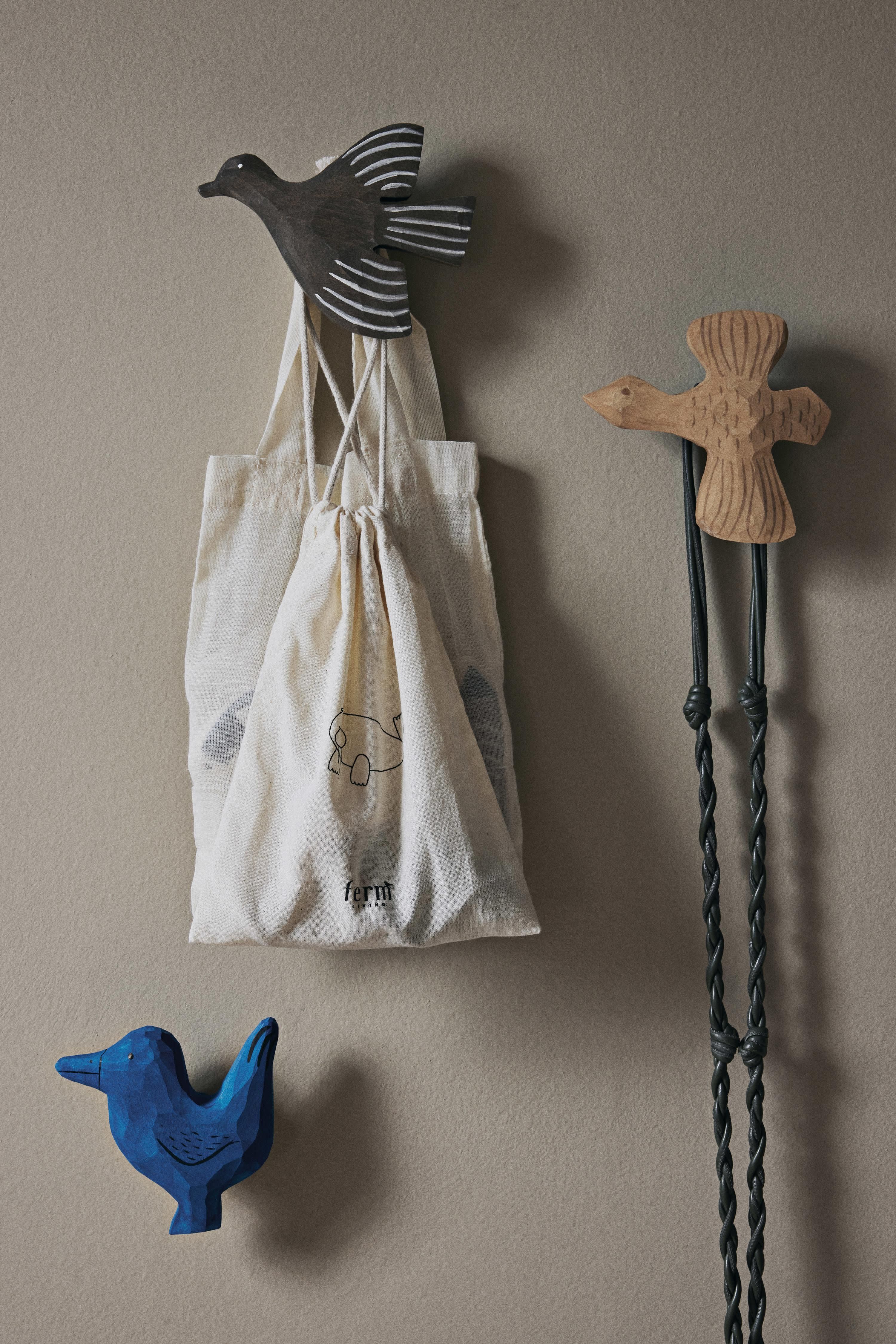 Handgefertigter Wandhaken Billie Bird aus Espenholz