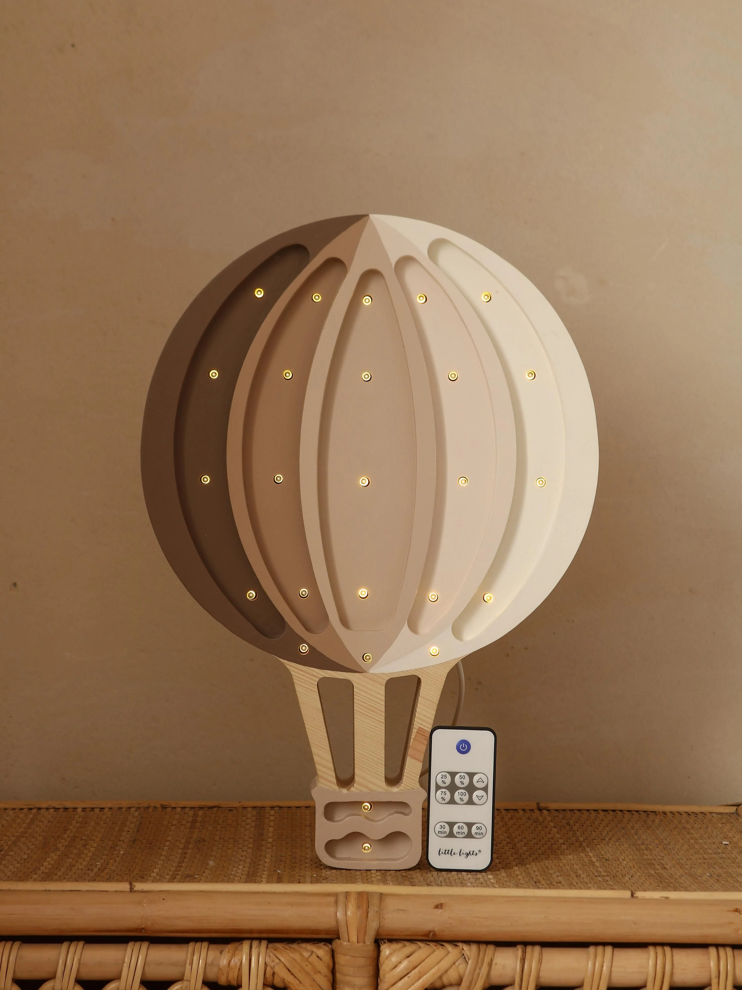 Handgefertigte LED-Kinderzimmerlampe Hot Air Baloon mit Timerfunktion und Fernbedienung, dimmbar