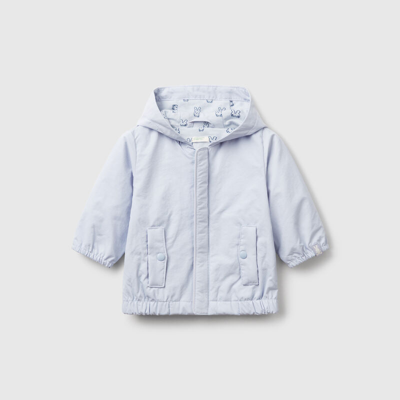 Lightweight jacket with hood
