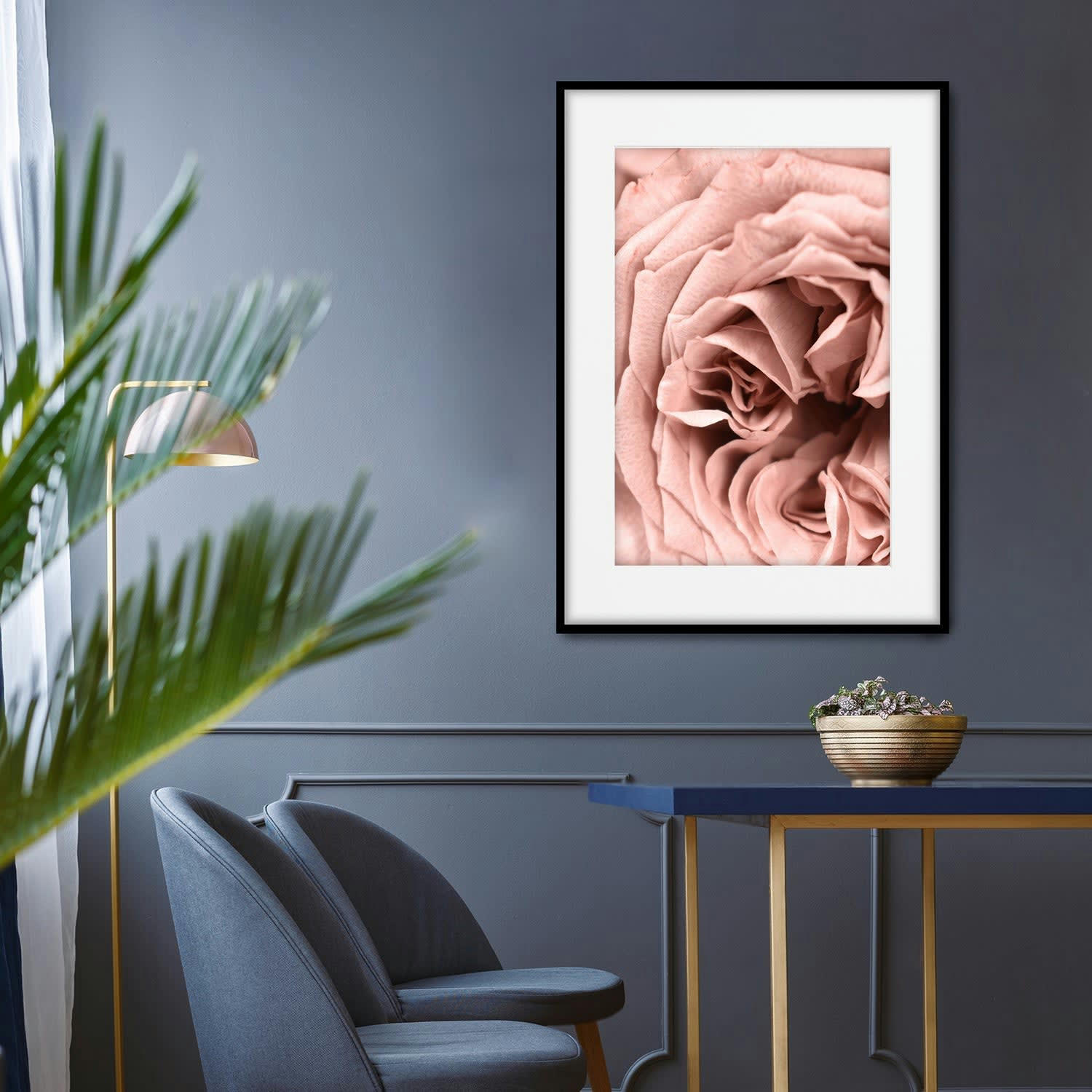 FLORES - Affiche avec cadre noir - Détail rose - 30x40
