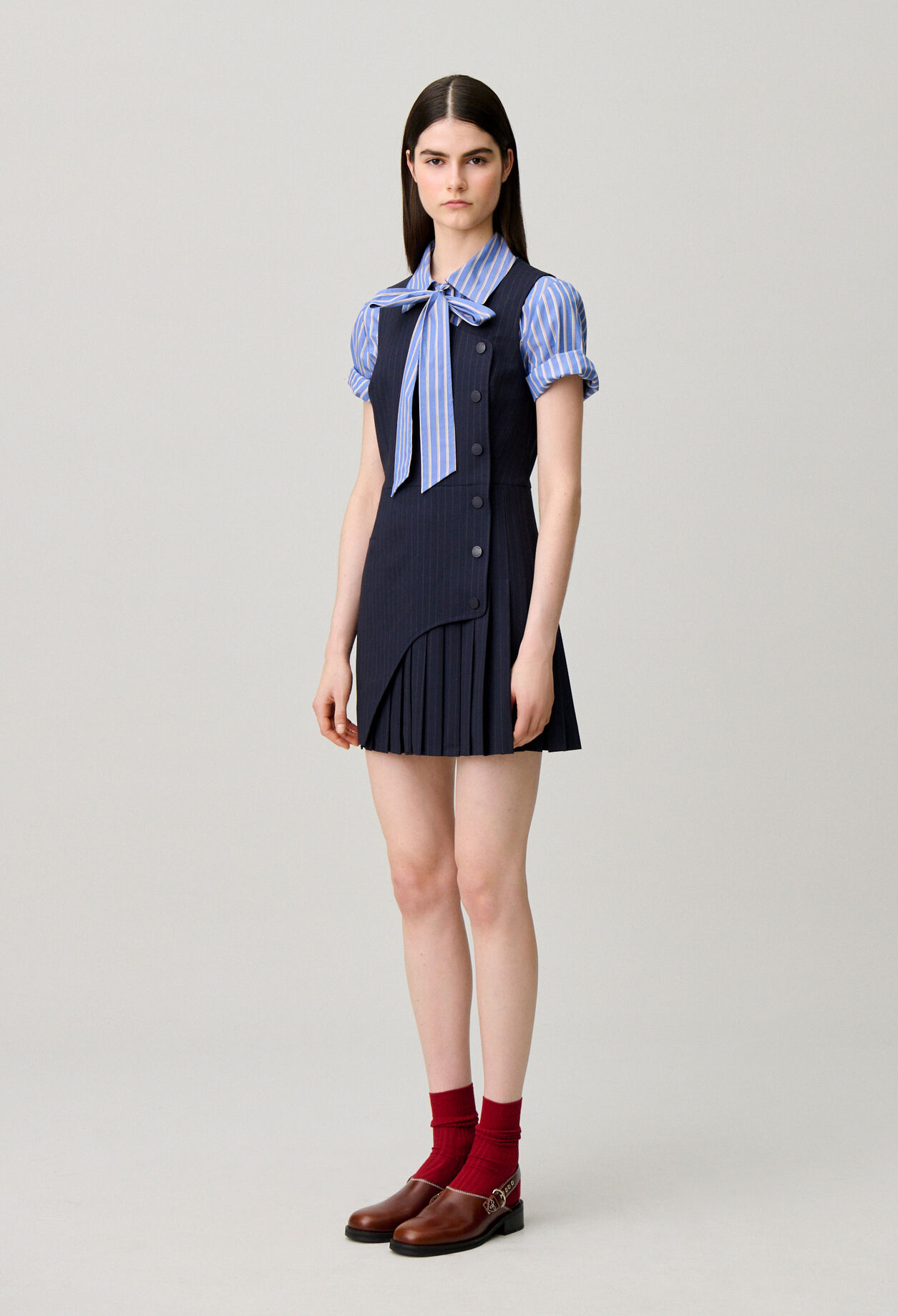 Robe courte sans manches
