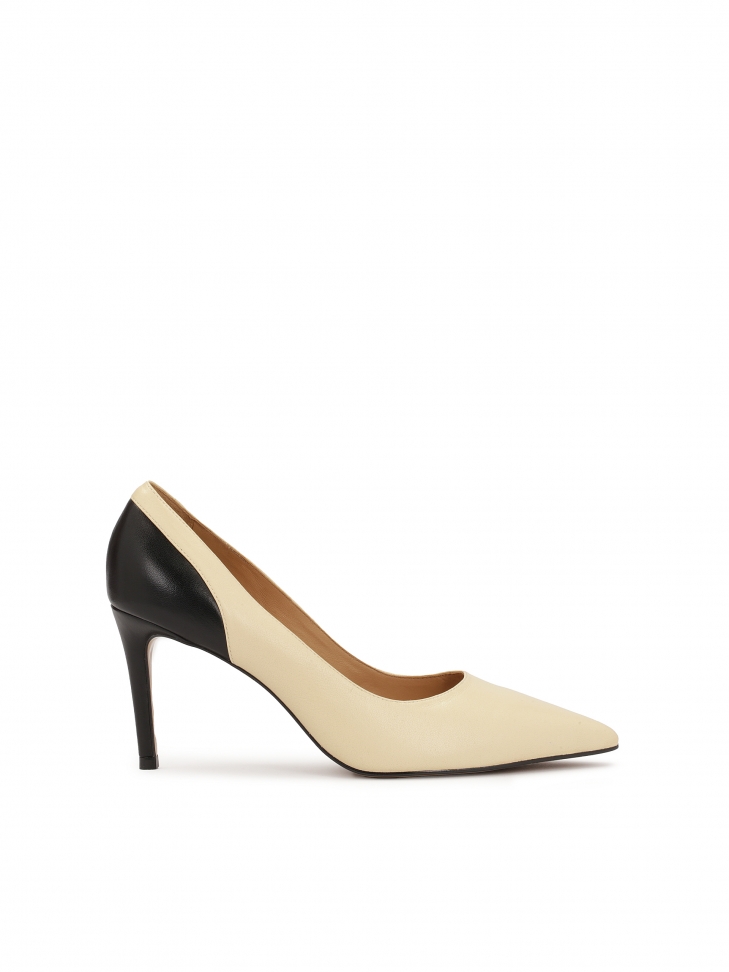 Two-tone pumps on a slender stiletto heel