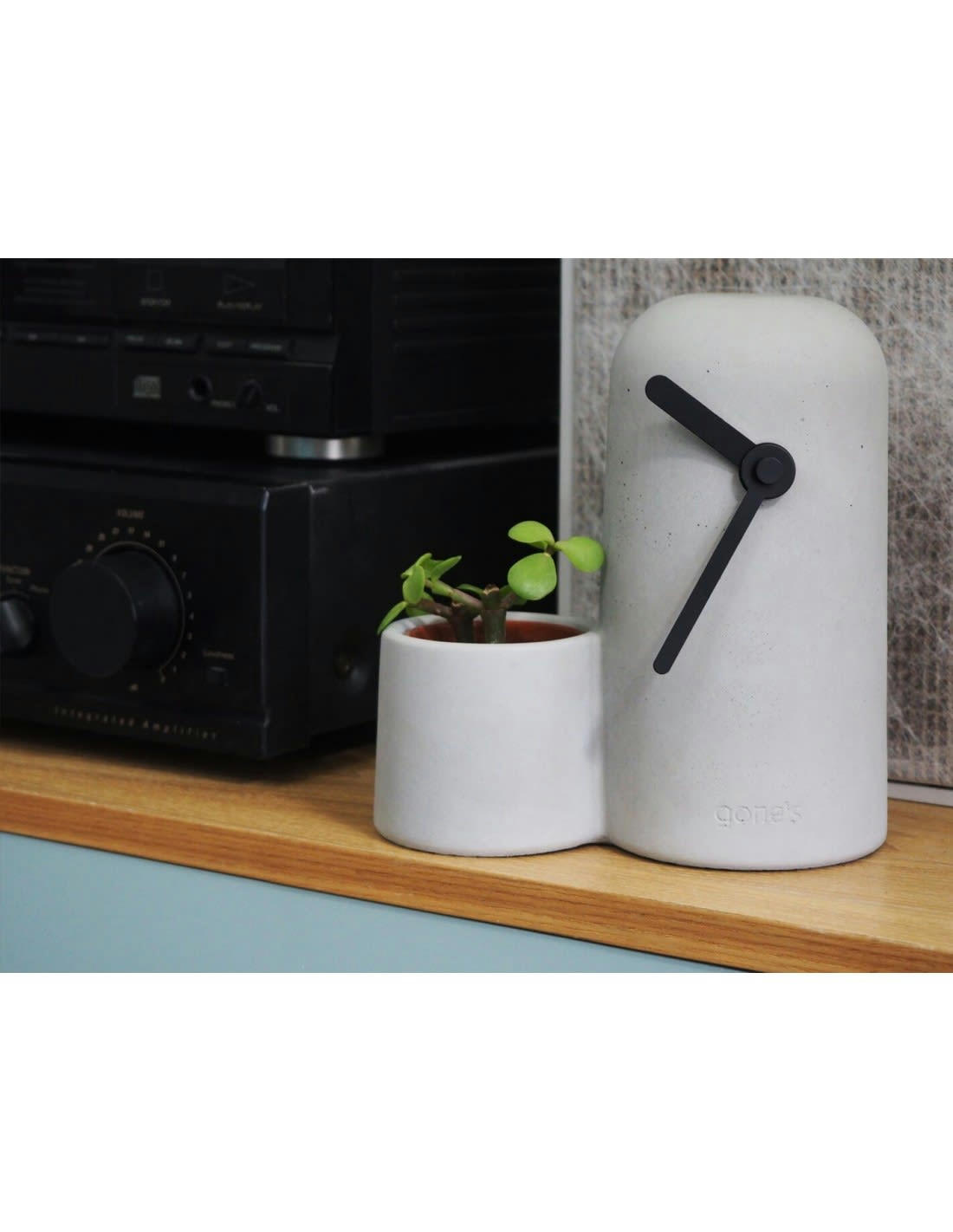 SILO - Horloge en béton aiguilles noires