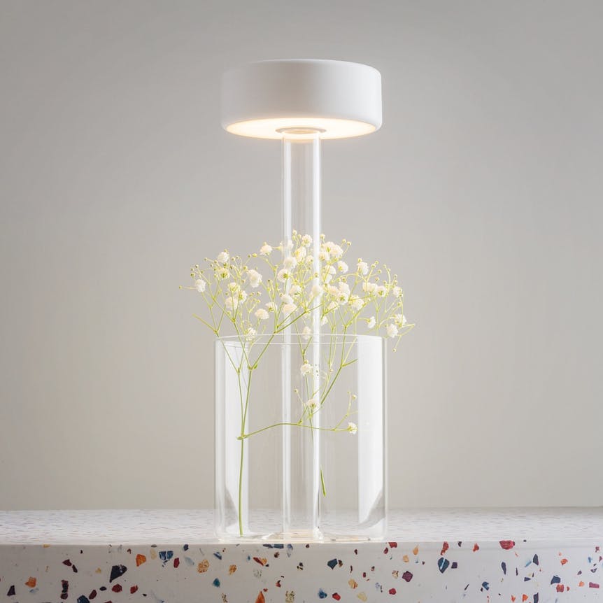 Lampe sans fil blanche avec vase en verre design ALMA