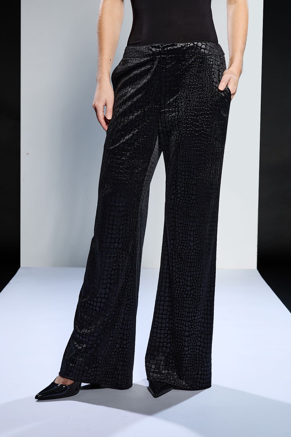RUNWAY 1.8.1.8 Runway 1.8.1.8 Croc Jacquard Velvet Trouser