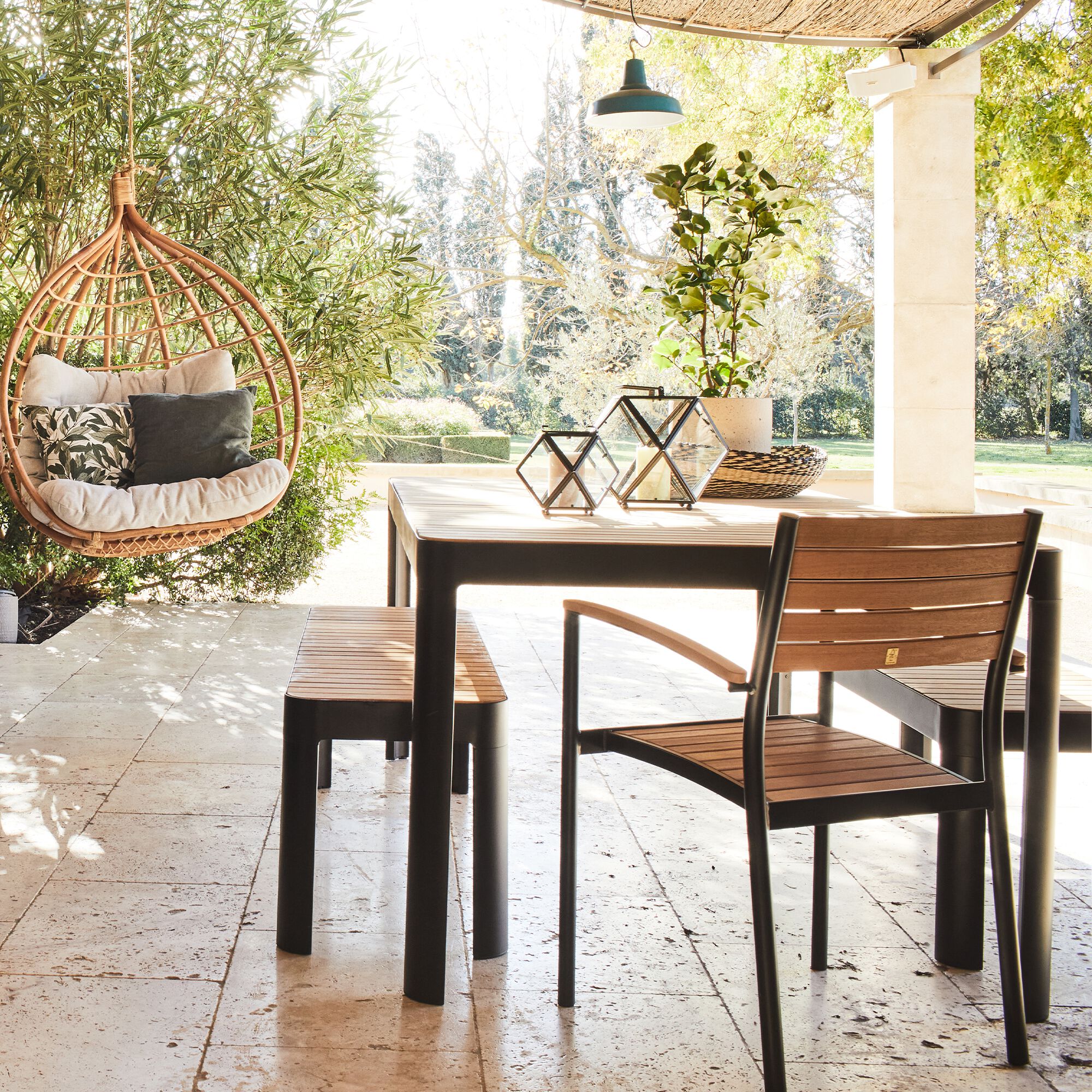 TASTA - Table de repas jardin en aluminium et teck - bois clair (8 places)