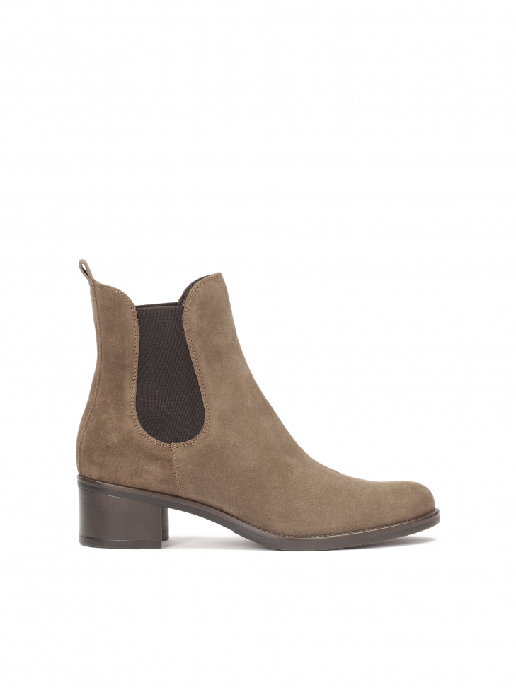 Slip-on boots with a chunky heel