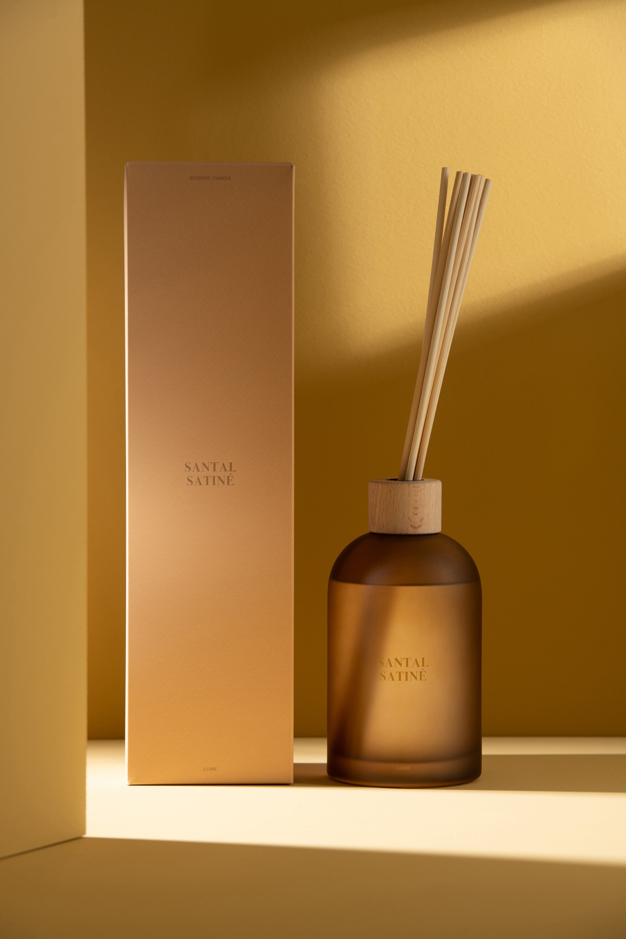 J-Line geurstokjes Accords Essentiels - Santal Satiné - geel - 550 ml