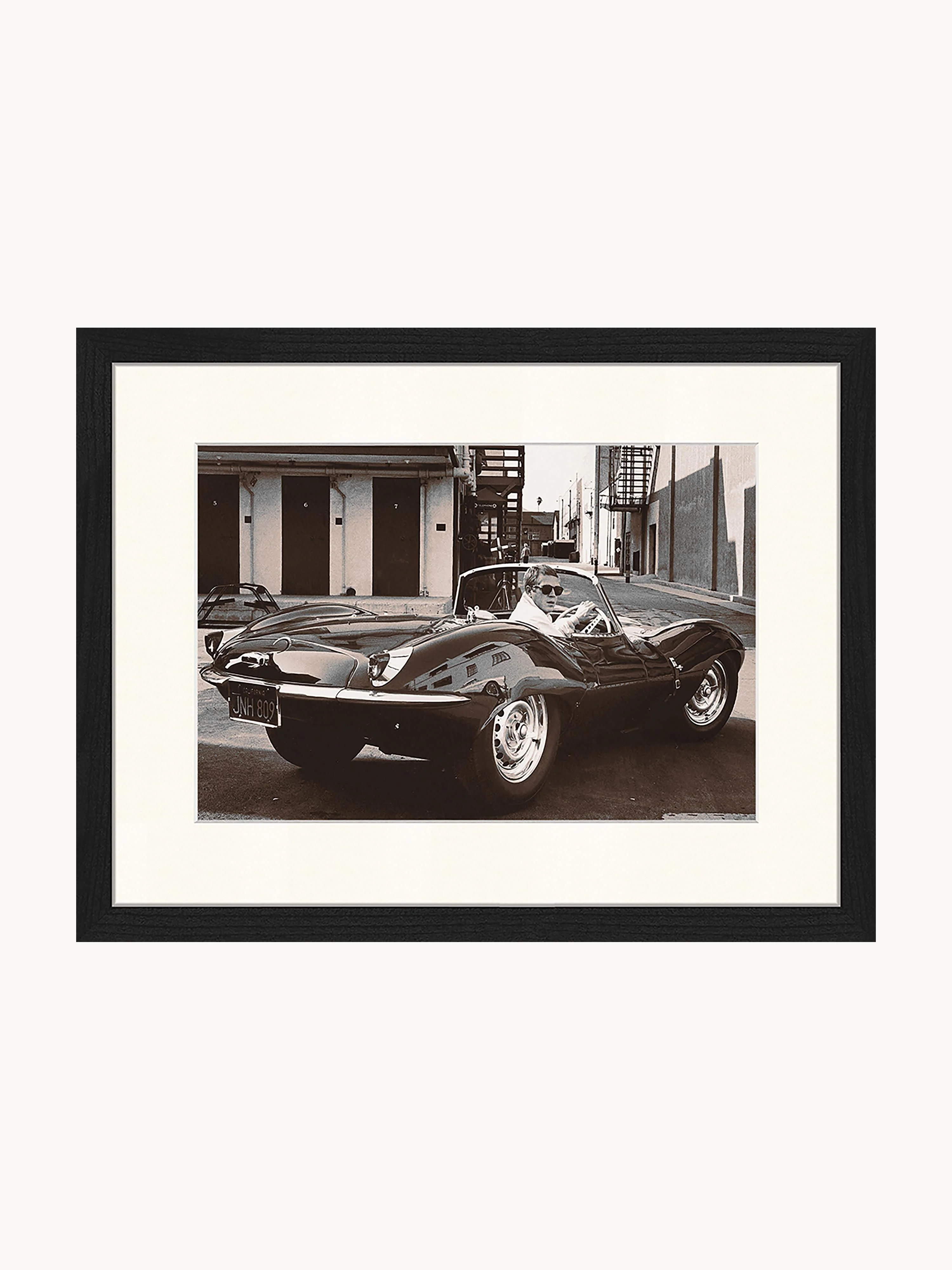 Gerahmte Fotografie Steve McQueen in his Jaguar