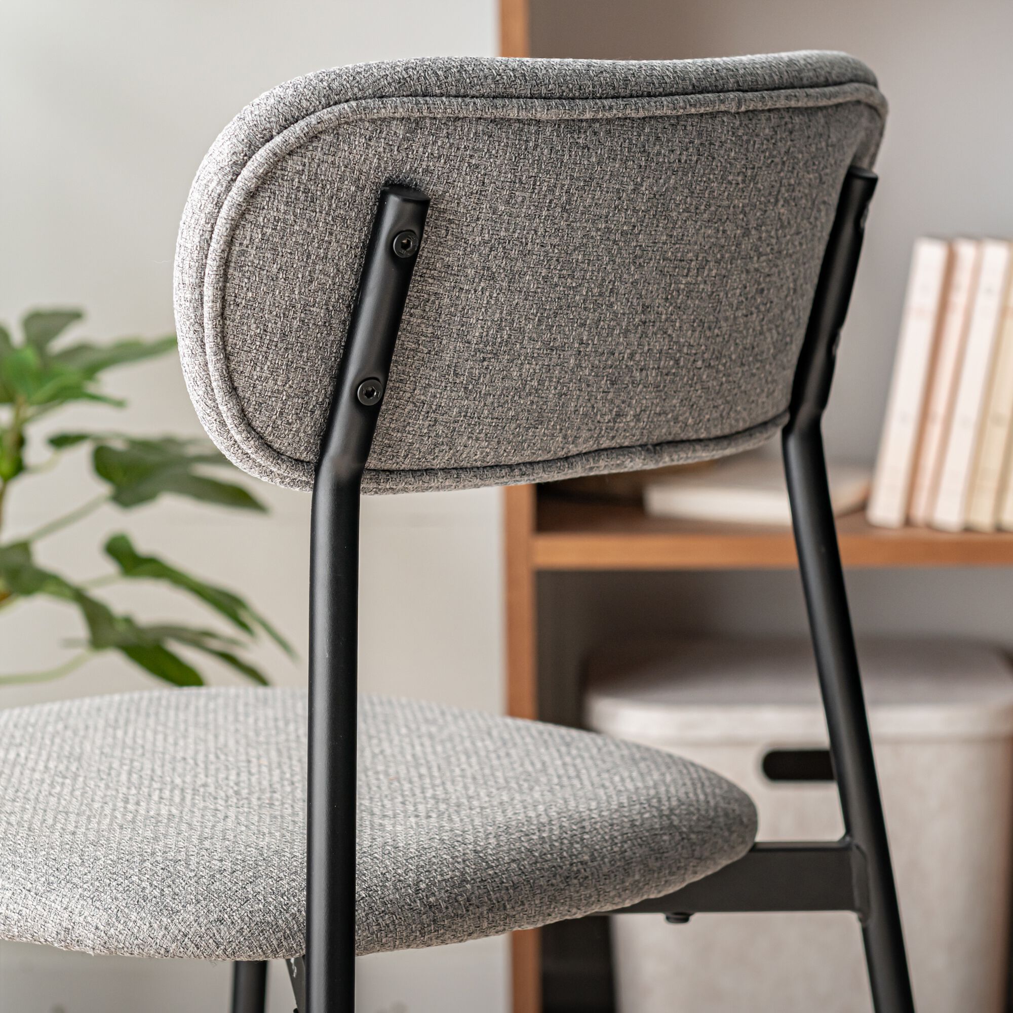 NOVES - Chaise de repas en tissu - gris