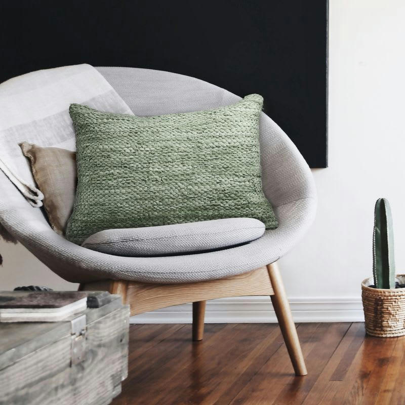 SKIN - Coussin en cuir tressé vert clair 60x40