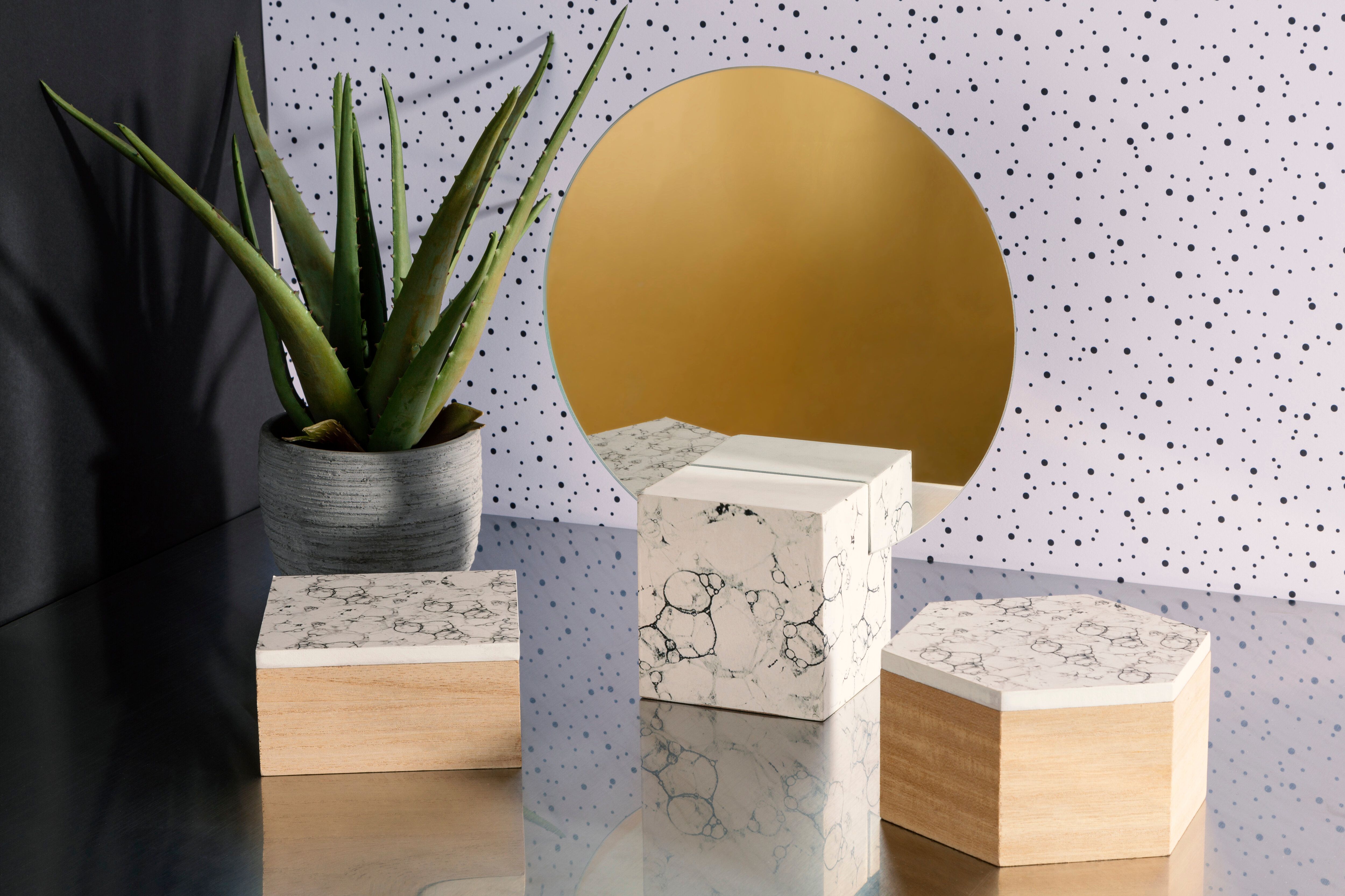 Orsina Round Mirror, Unique White Marble Base, Minimalist Wall Mirror, Compact Design, Ideal for Modern Spaces