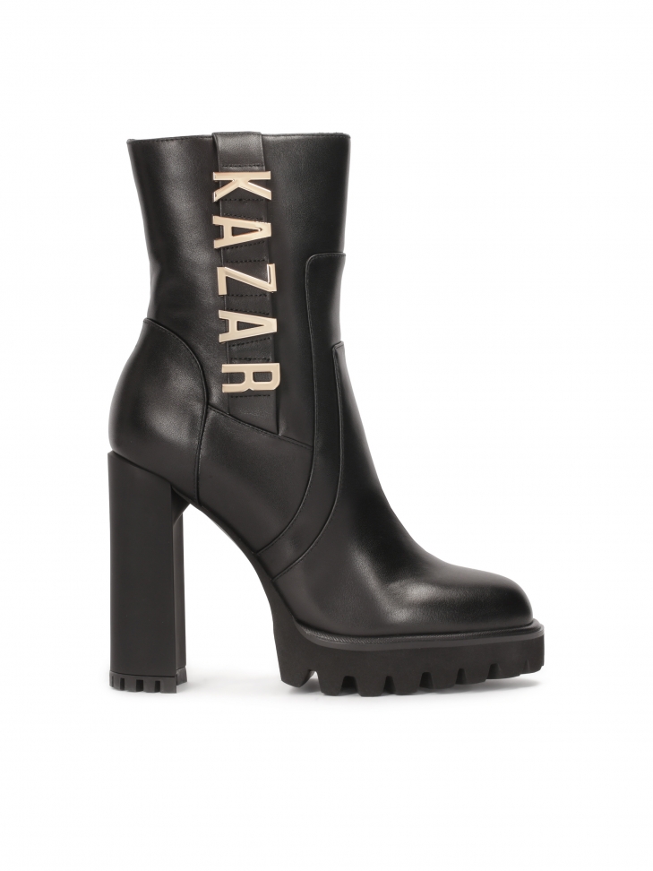 Leather boots with matte heel decorated with letters