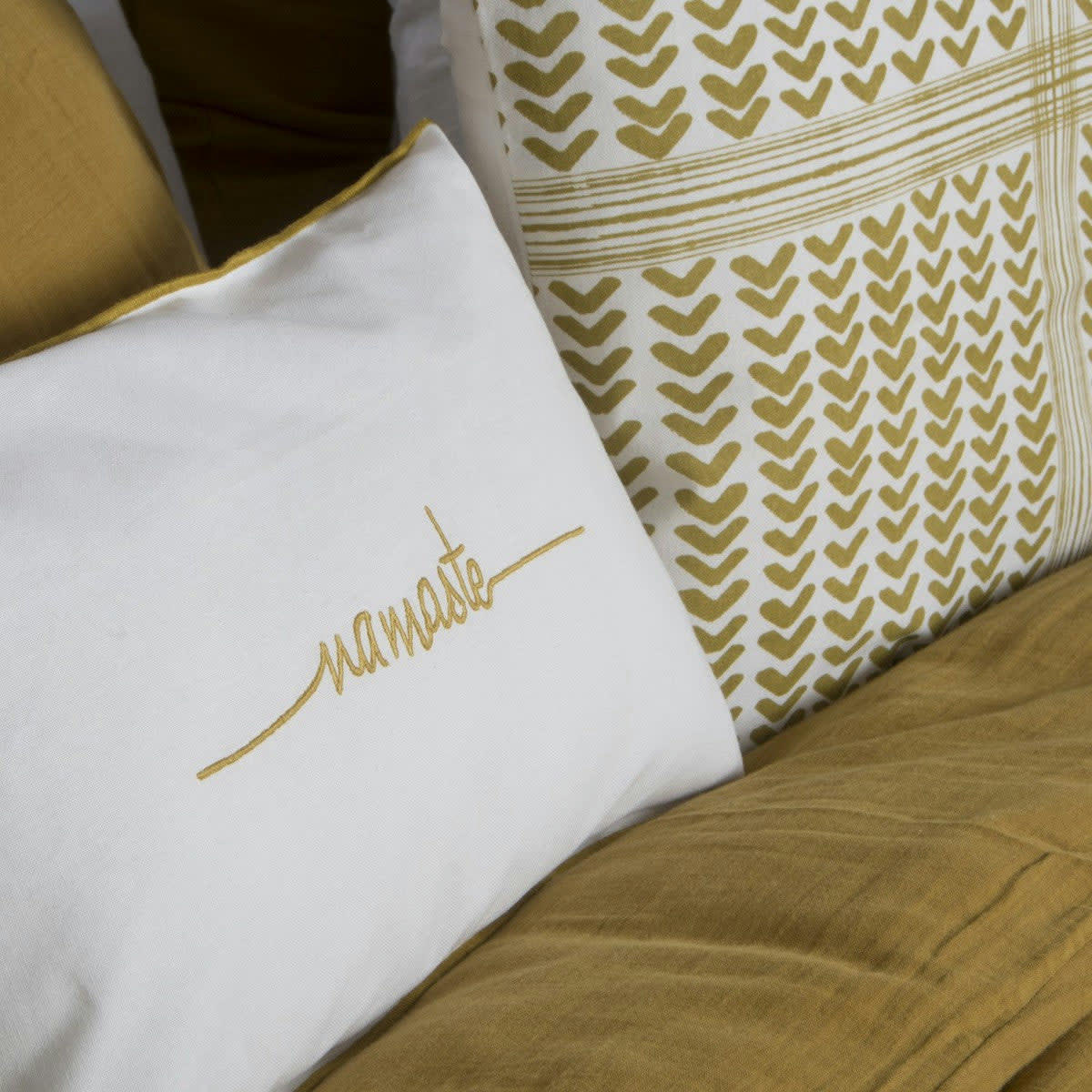 NAMASTE - Housse de coussin coton  50x30 jaune zeste