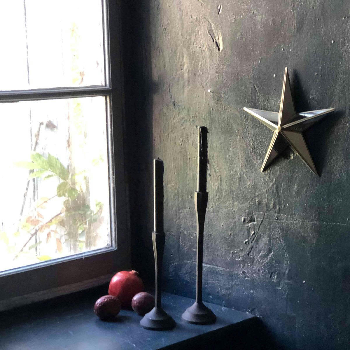 - Set de 2 bougeoirs hauts en métal