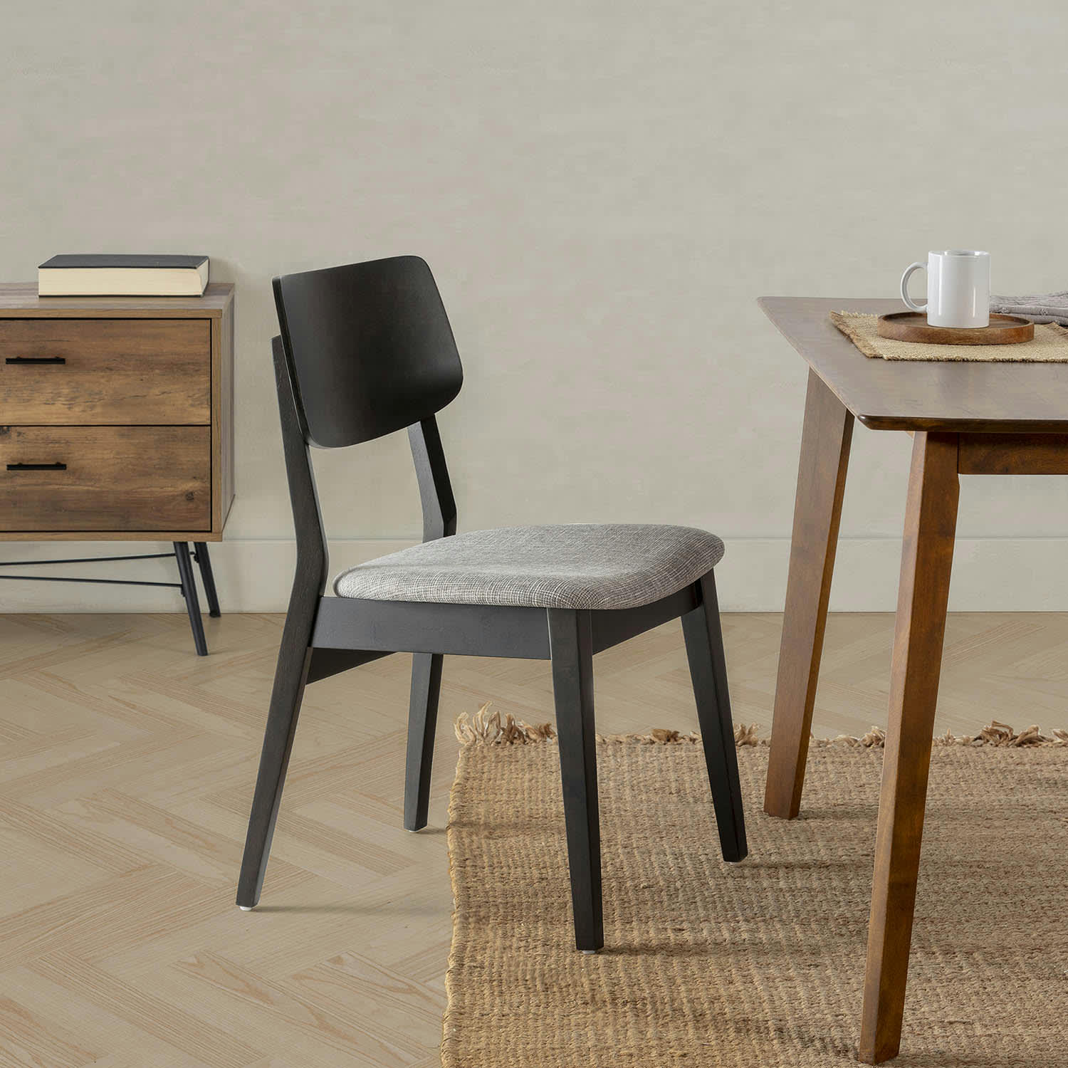 SUSI - Pack de 2 chaises couleur noir, Bois massif