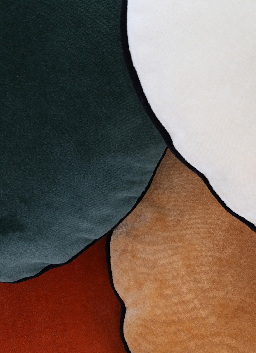 COUSSIN ROND EN VELOURS BLANC