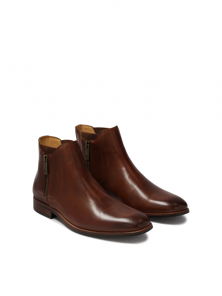 Men's leather boots in cognac color