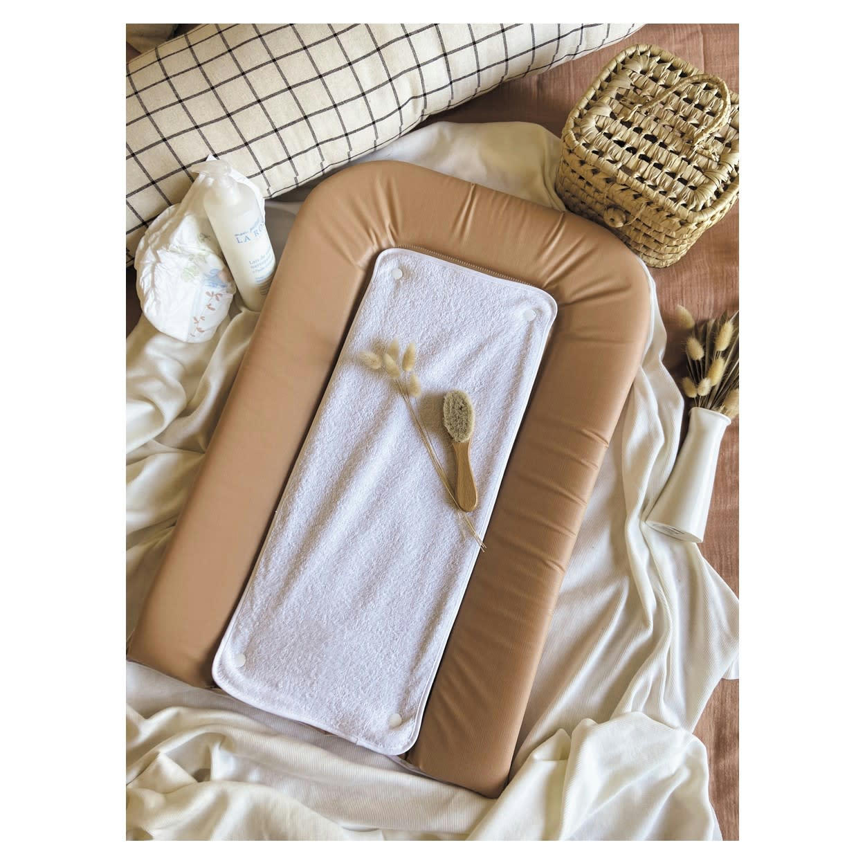 - Matelas à langer PVC cassonade + 2 éponges pressionnées blanches