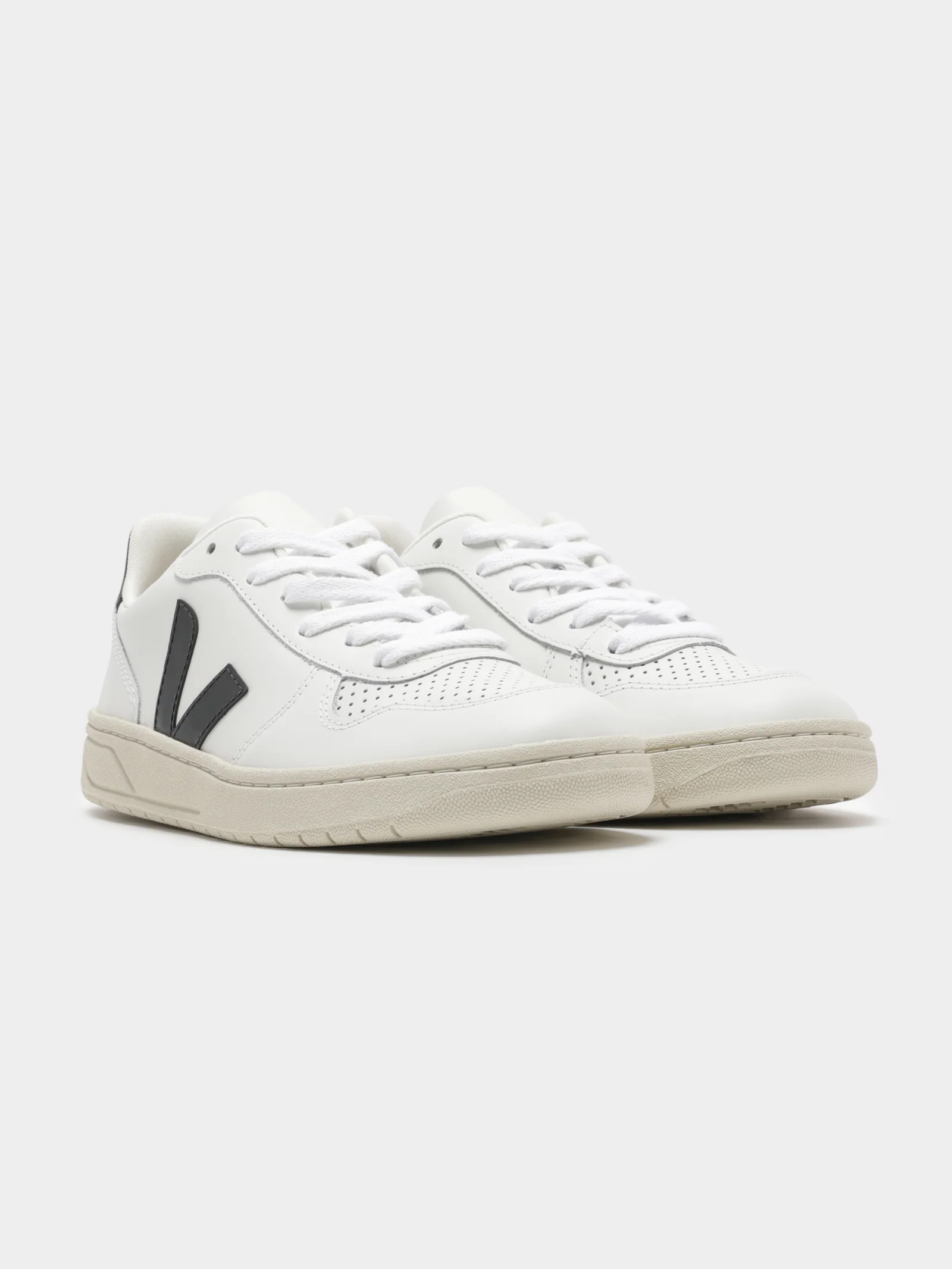Unisex V-10 Leather Sneakers