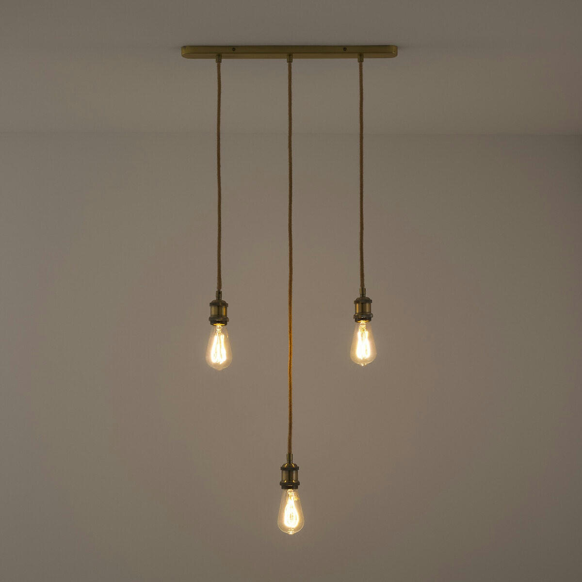 Suspension grappe en laiton et jute, Palatina