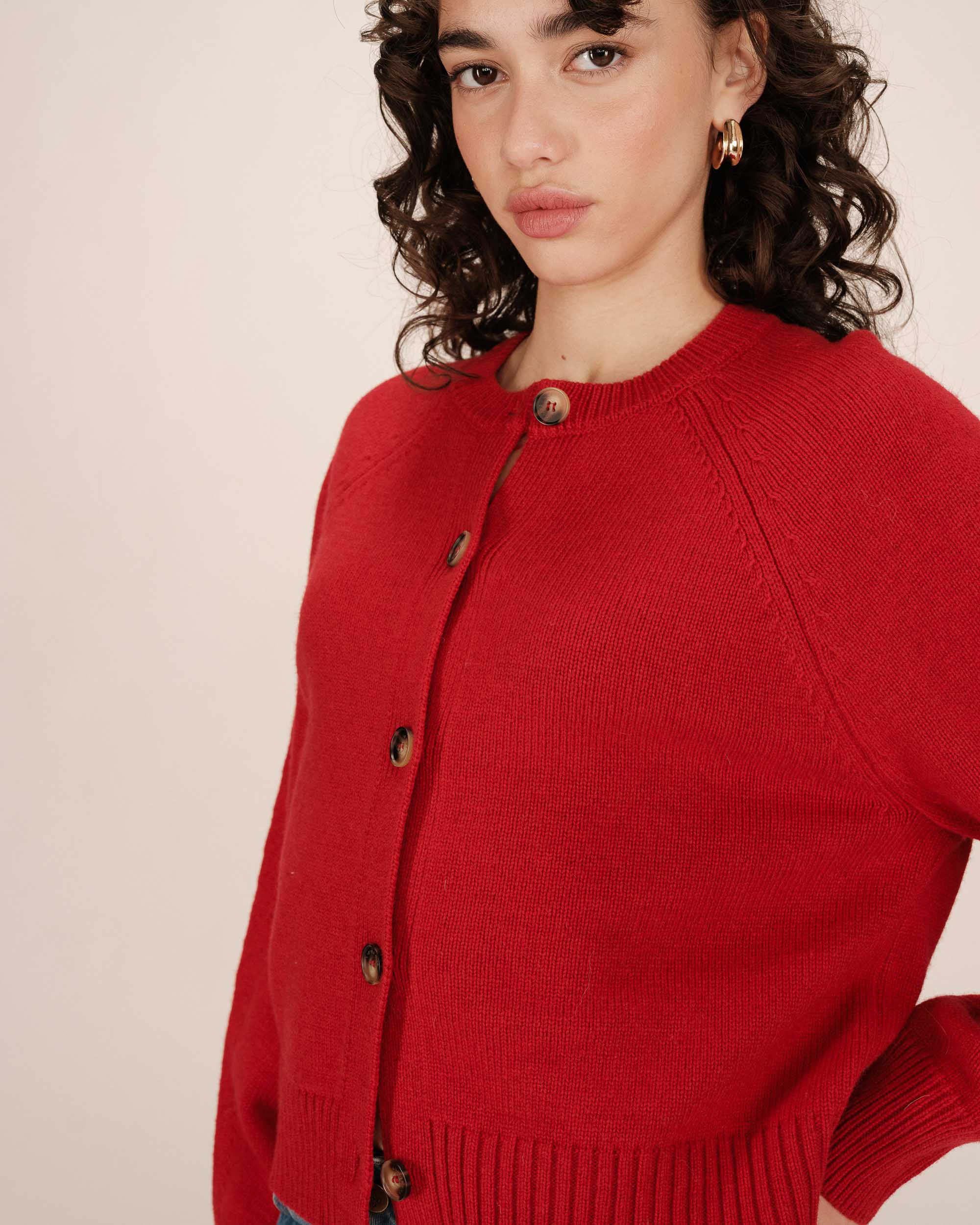 Cardigan boutonne en laine rouge Sanders