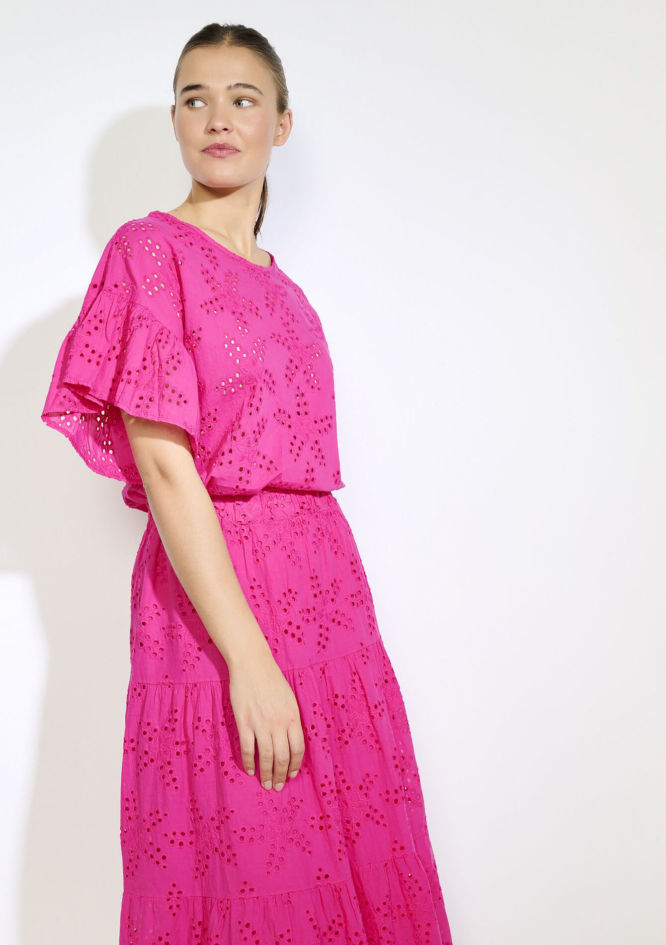 Geborduurde top met vlindermouwen