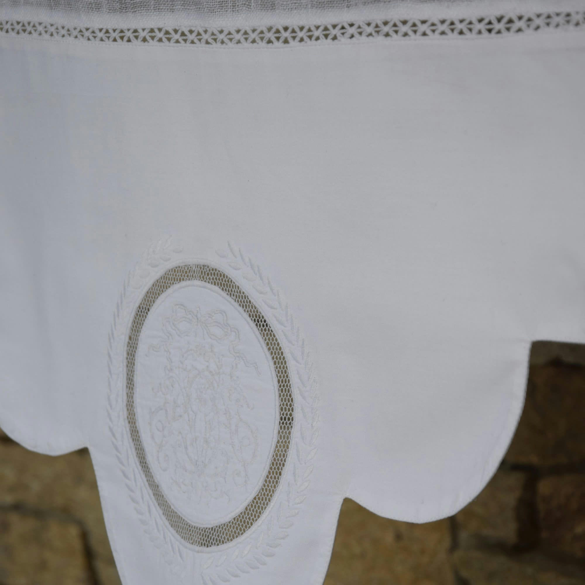 LA BAULE - Brise bise en lin blanc et broderies 60X120 CM