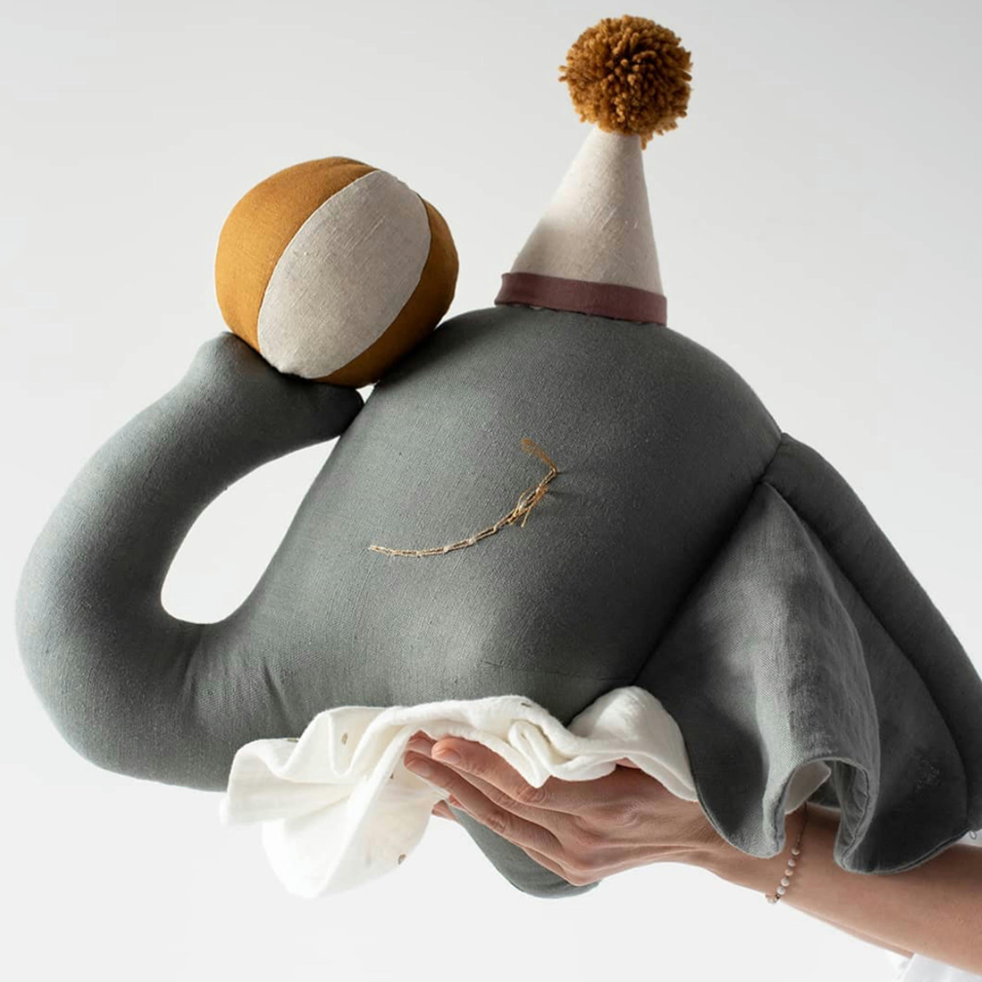 CIRCUS - Trophée en peluche Éléphant