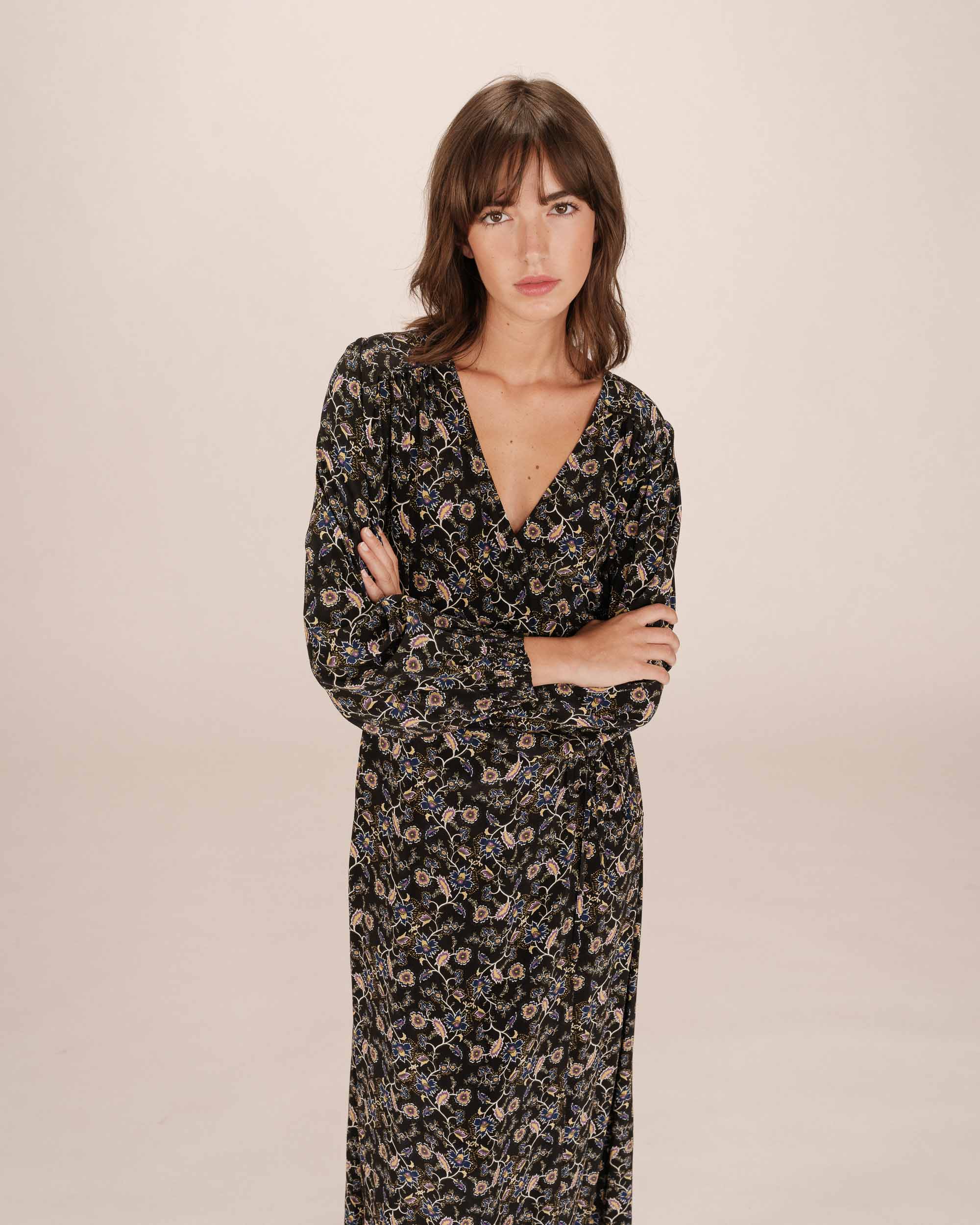 Robe longue a fleurs noir Superbe