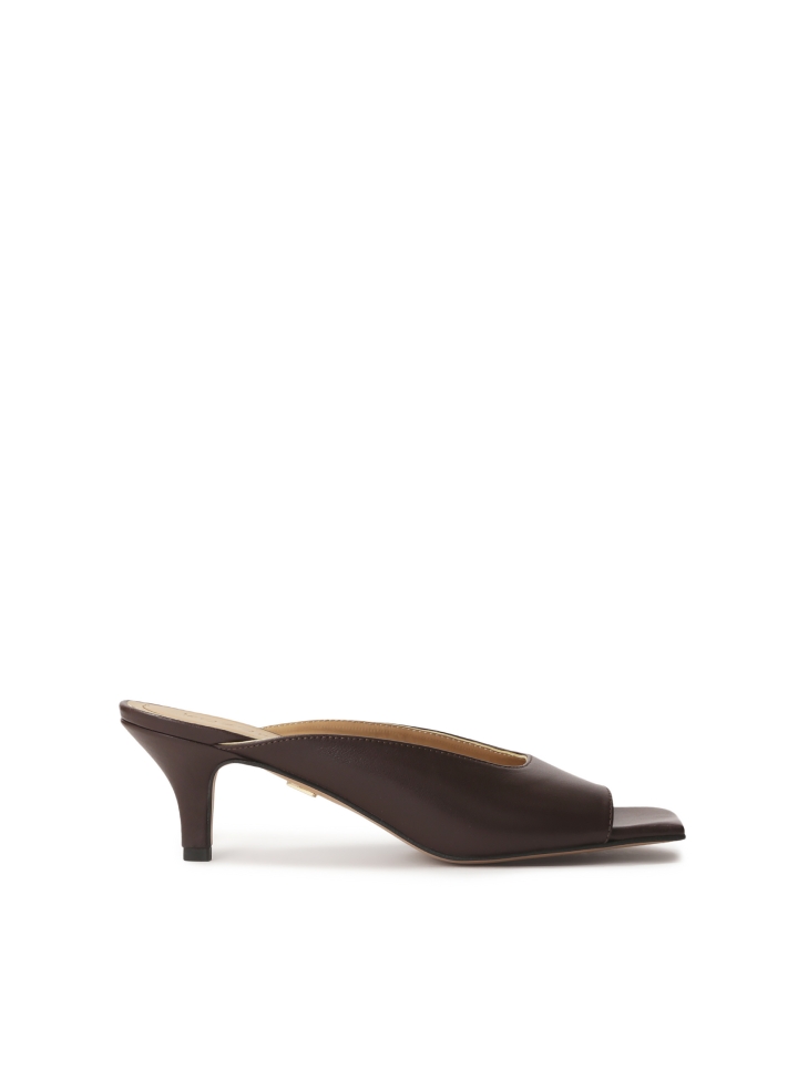Brown mules with fashionably cut-out upper