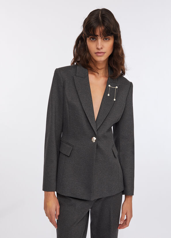 Blazer con spilla gioiello