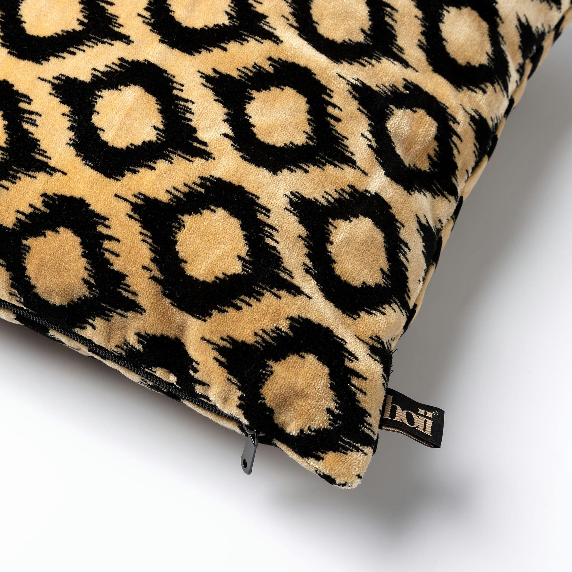 Leonardo - Coussin noir en velours 45x45 cm avec motif