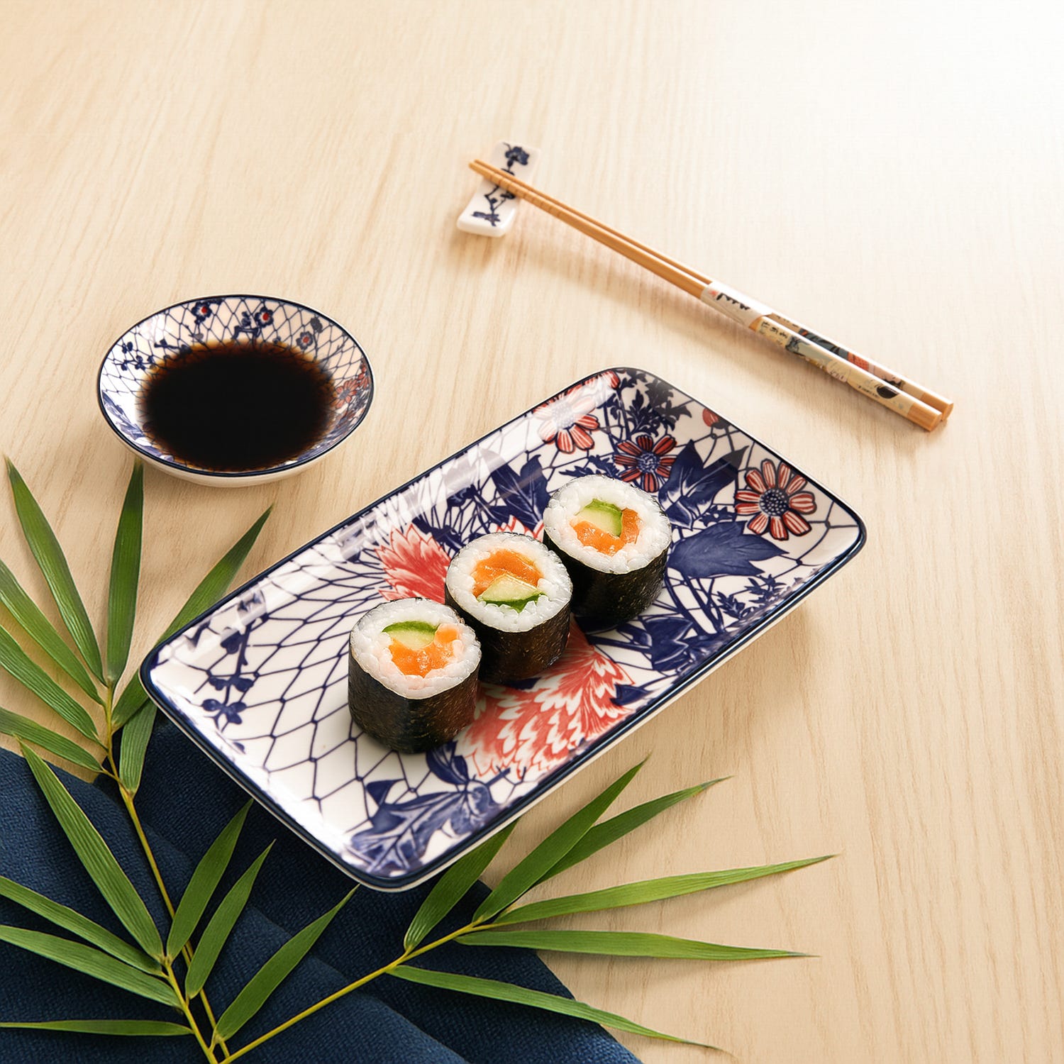Set sushi 3 pezzi piattino rettangolare fiore rosso Sushiko